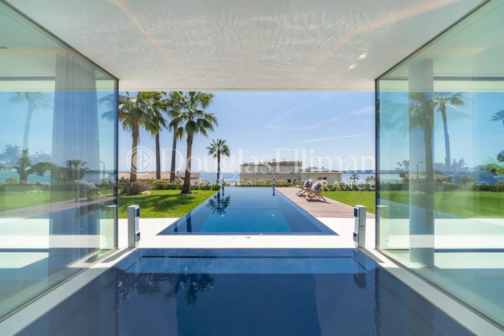 CANNES – Superbe villa contemporaine avec vue mer panoramique - Image nᵒ3