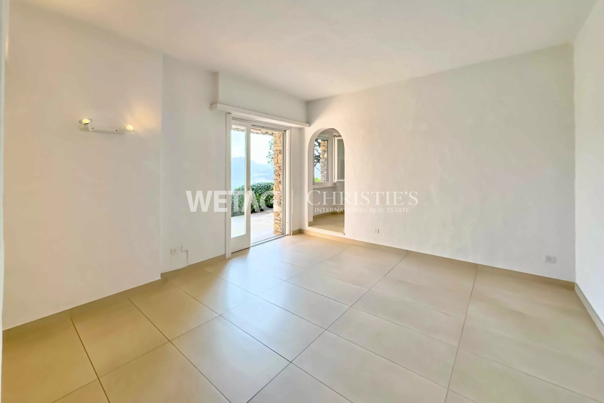 5 Bedroom Villa/Townhouse's Image 3