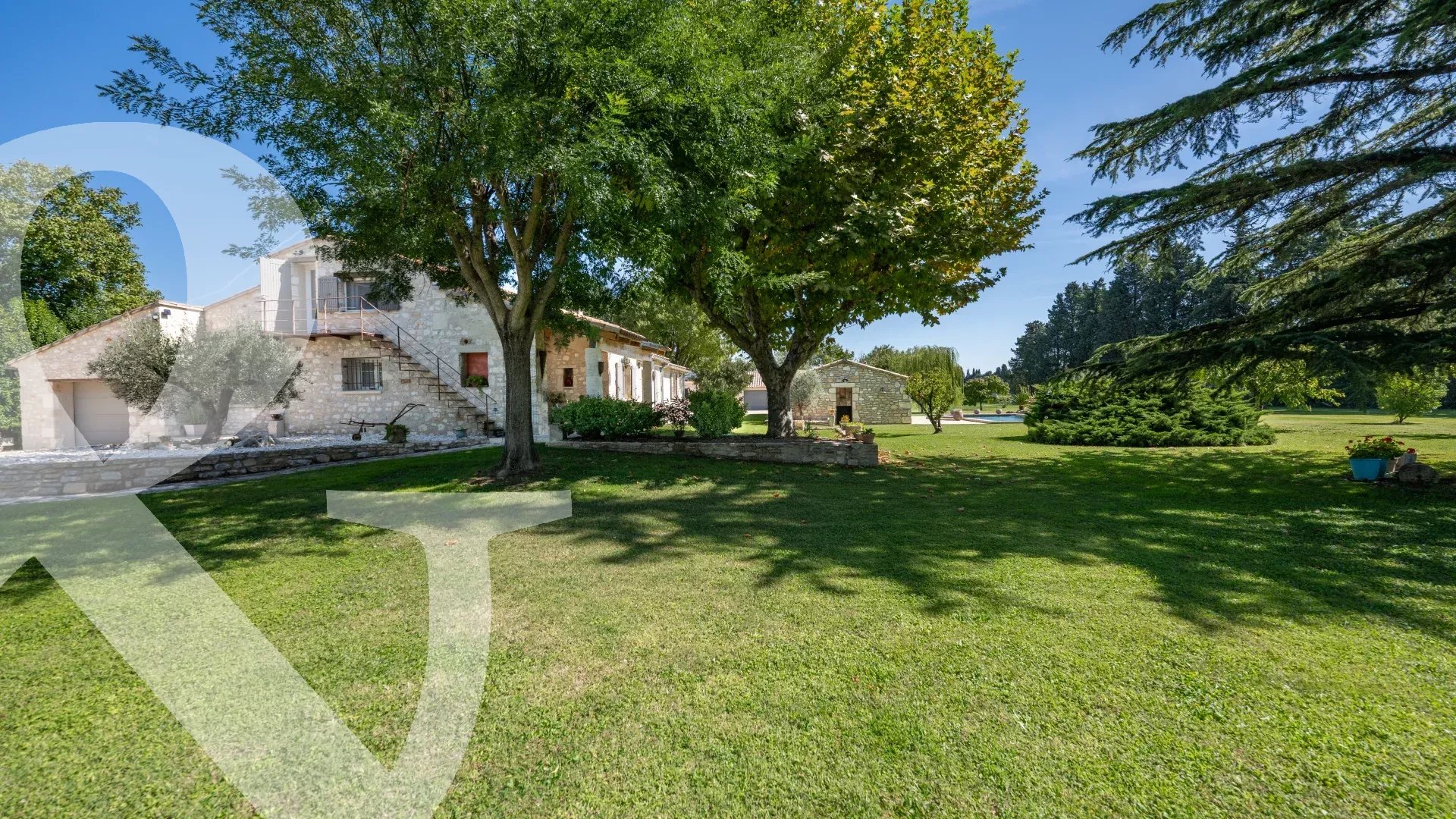 Très belle maison en pierre apparente
