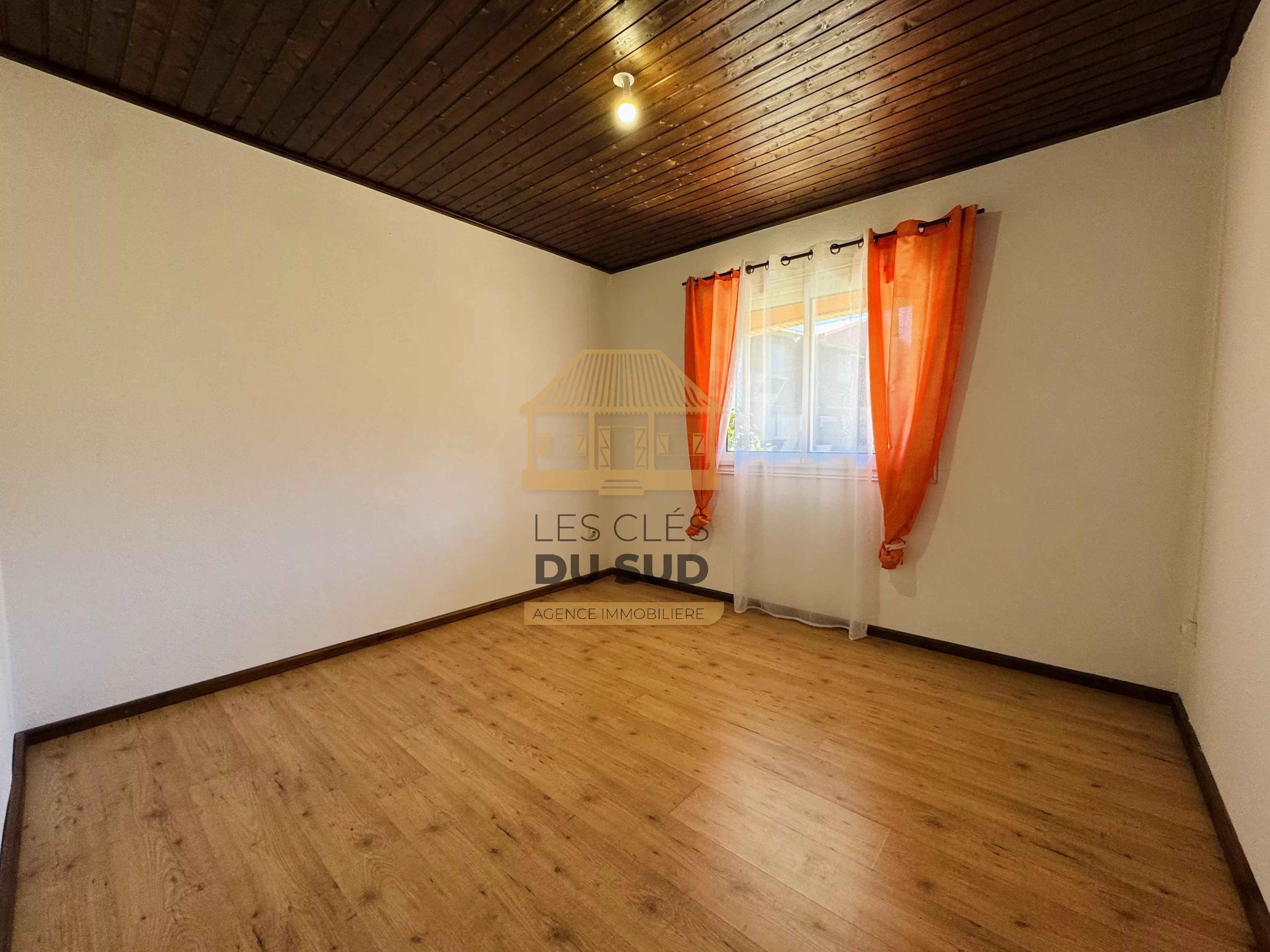 SAINT-JOSEPH – MAISON FAMILIALE PLAIN-PIED 4 CHAMBRES AVEC JARDIN – SECTEUR CALME