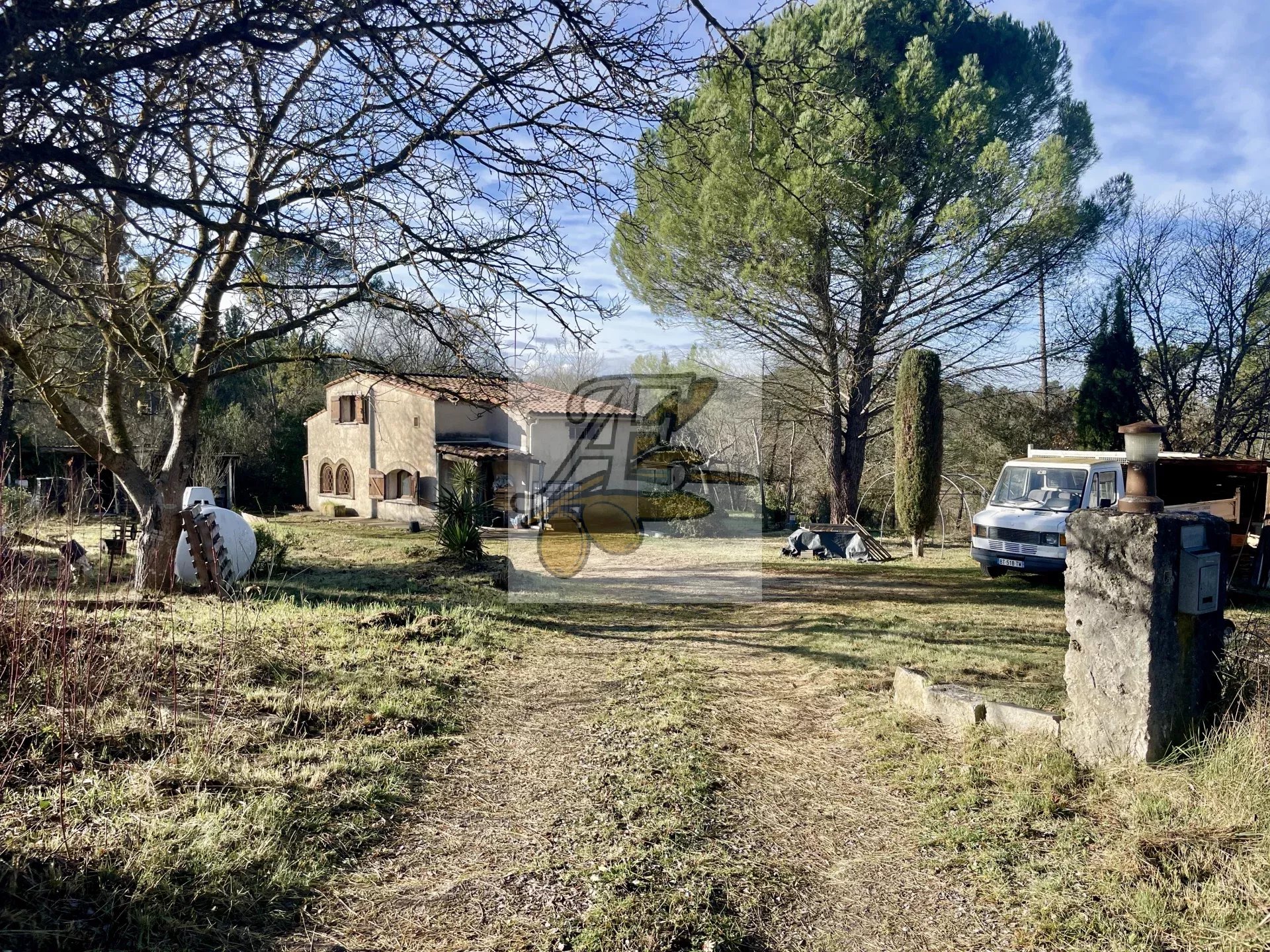 Villa à rénover , sur 1,5 hectares de terrain à Montauroux