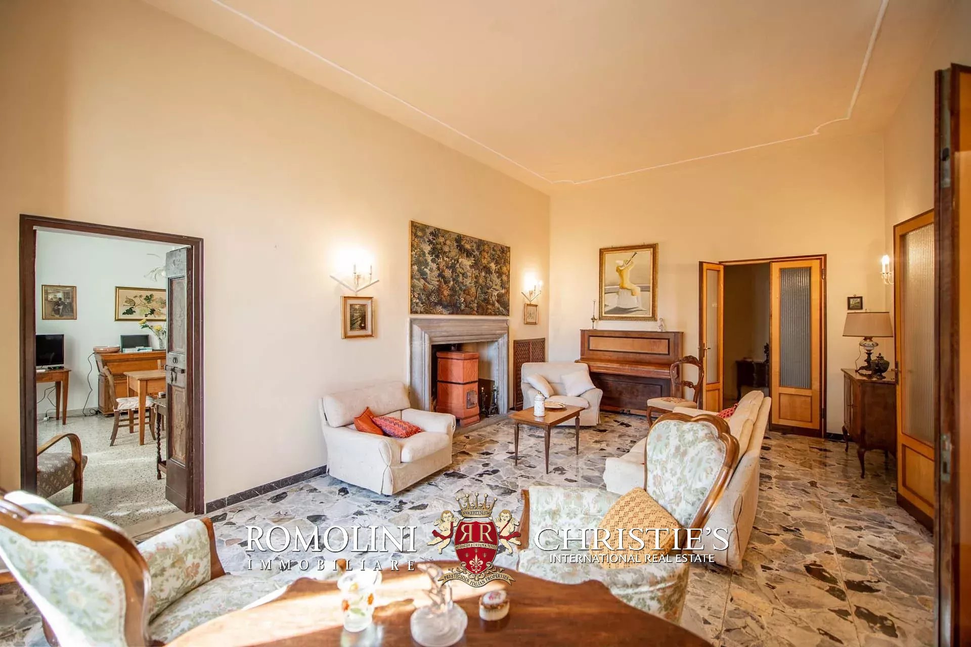6 Bedroom Villa/Townhouse's Image 32