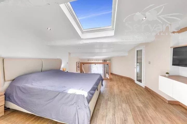 SUPERB ONE BEDROOM APARTMENT IN DUPLEX