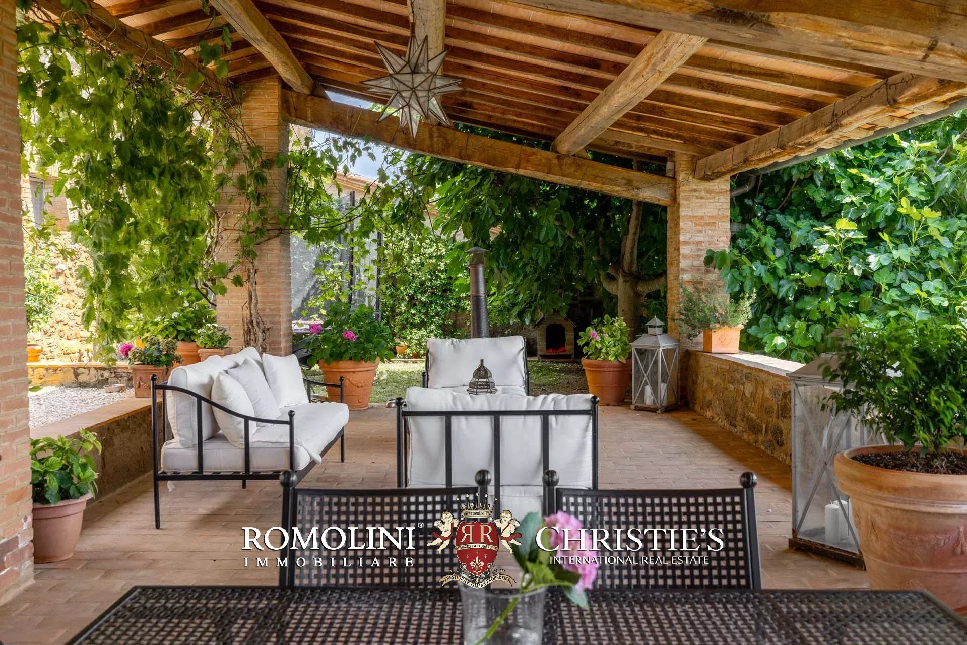 6 Bedroom Villa/Townhouse's Image 31