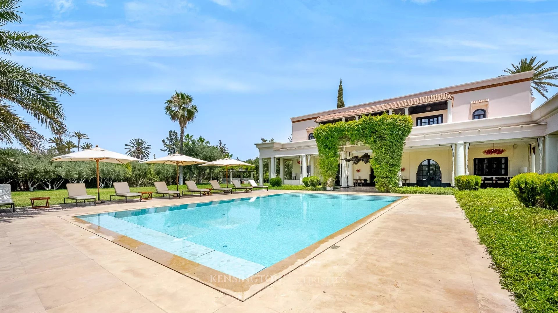 6 Bedroom Villa/Townhouse's Image 16