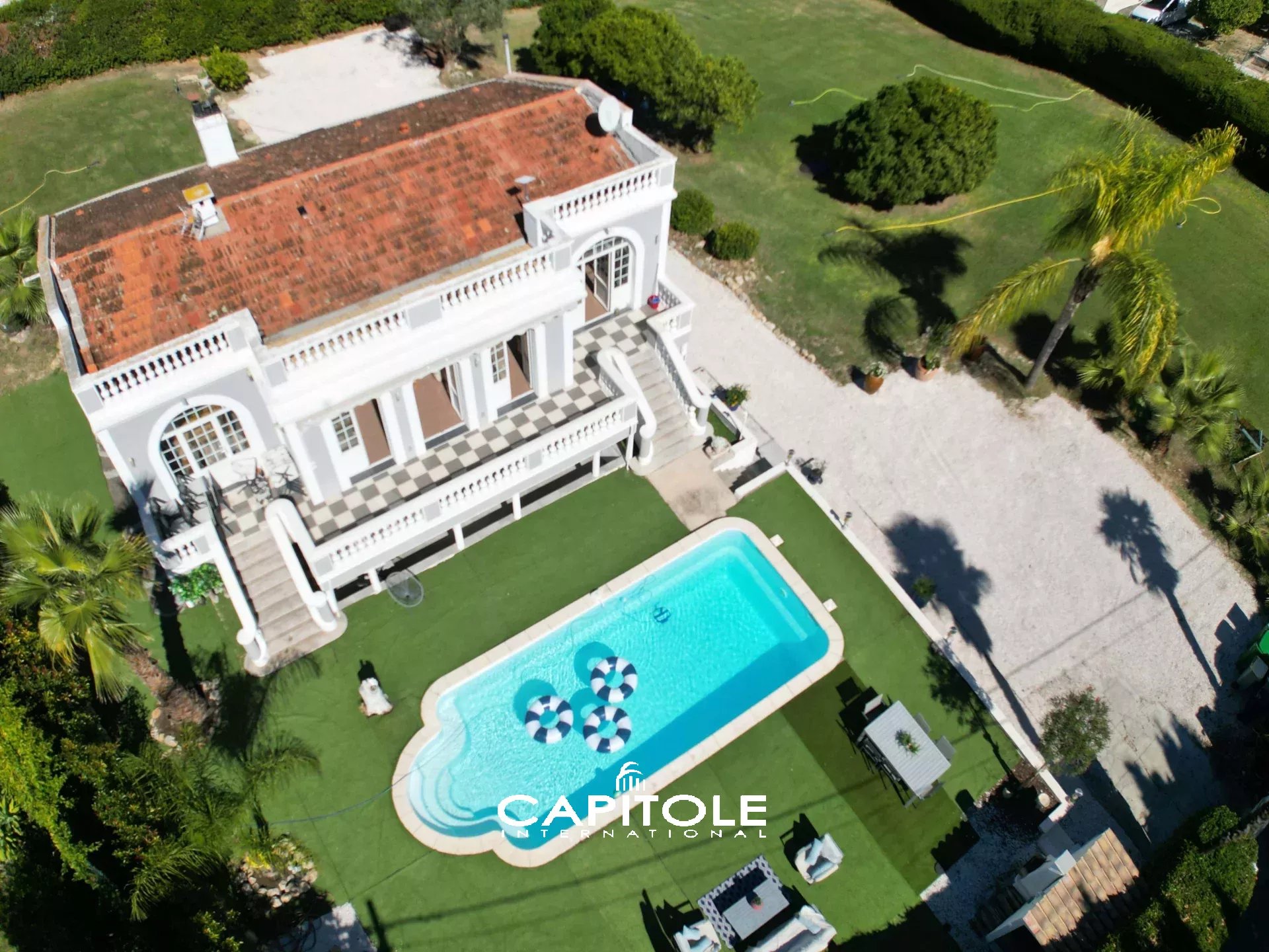 A vendre -   Antibes - Juan les Pins, villa conptemporaine 5 Pièces de 183 m²