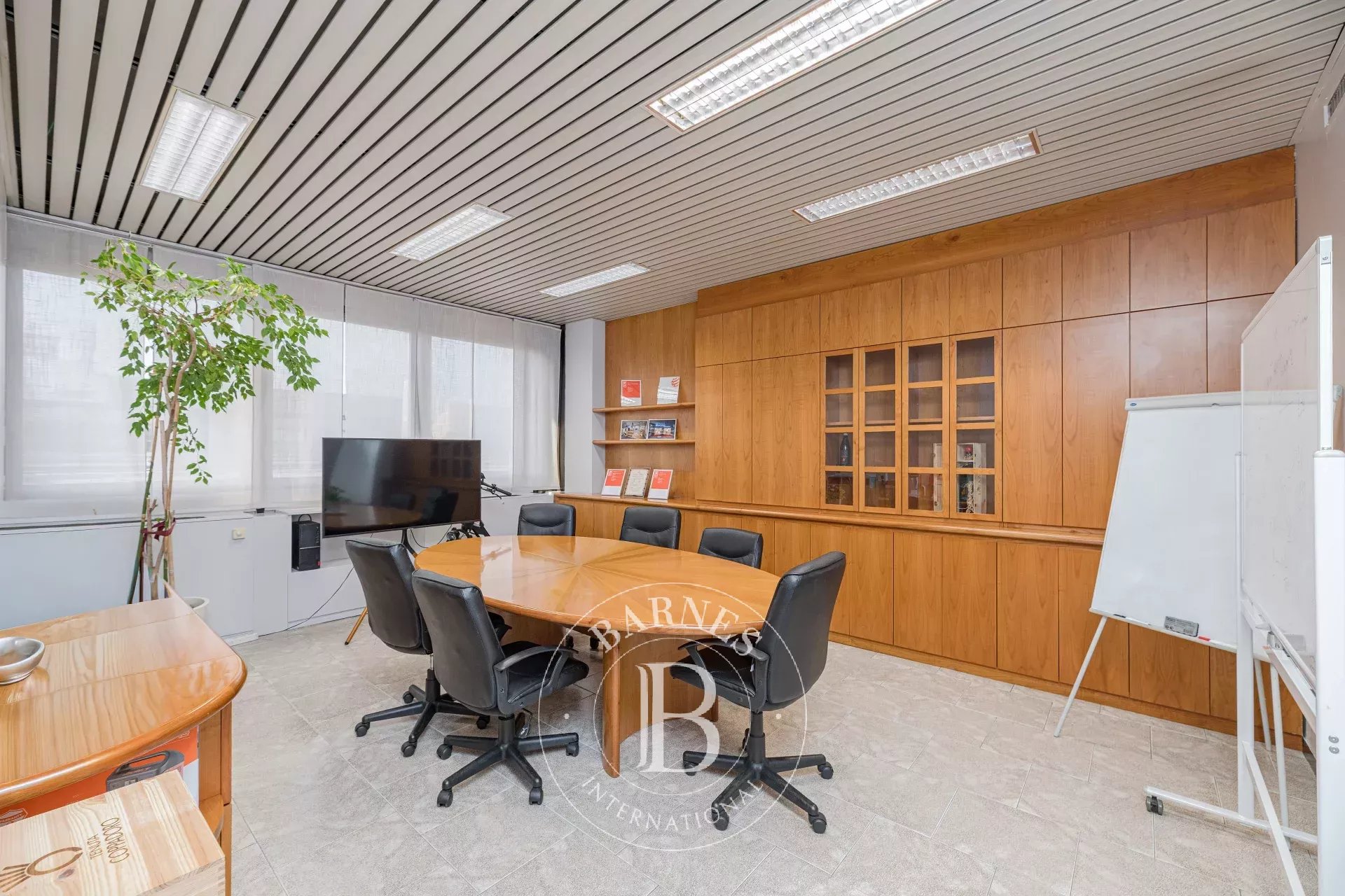 Luminoso ufficio in via Quarenghi