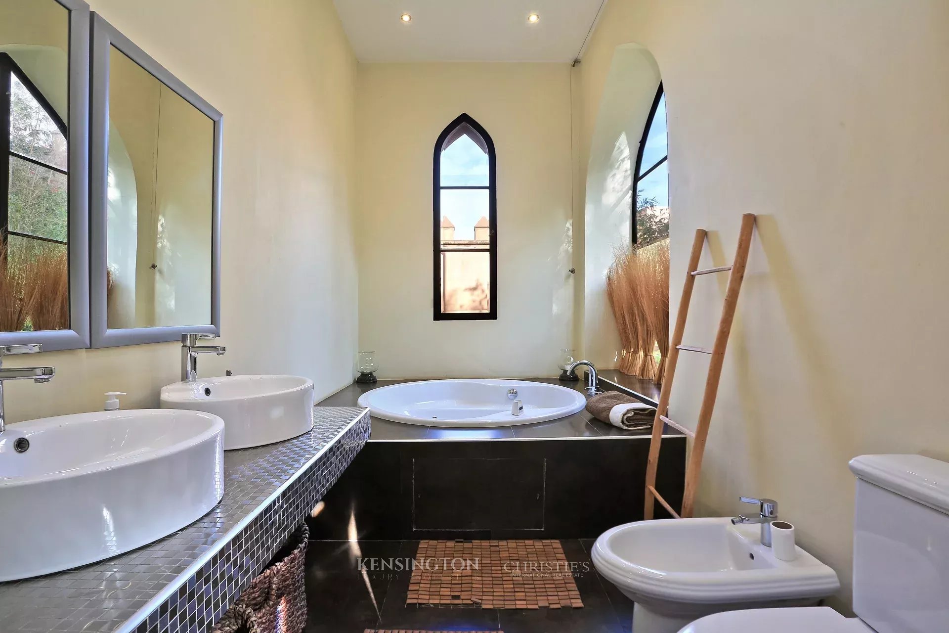 6 Bedroom Villa/Townhouse's Image 19