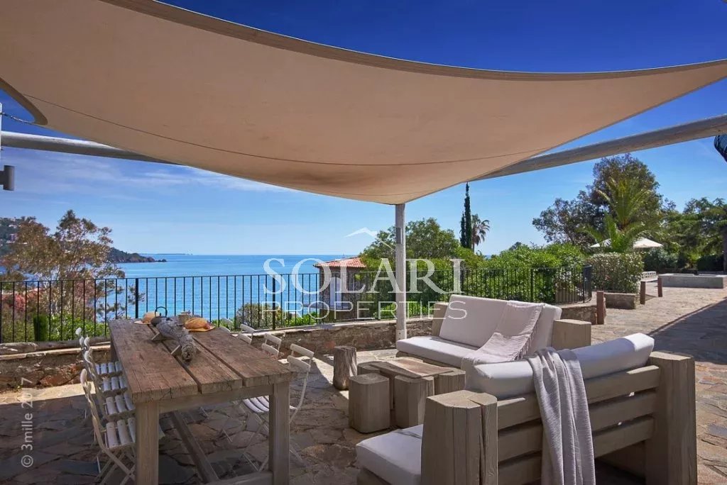 Location de vacances : villa avec plage privée et piscine proche Cannes