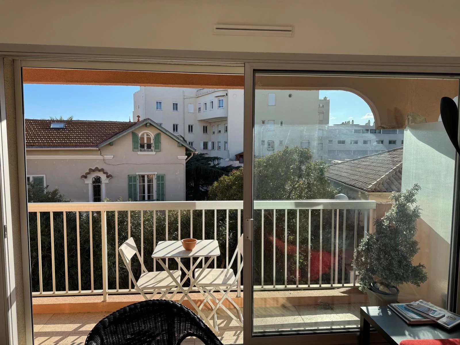 Helles Studio im Zentrum mit Parkplatz und Meerblick