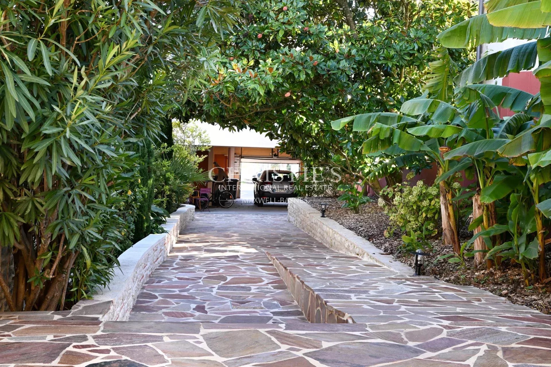11 Bedroom Villa/Townhouse's Image 22