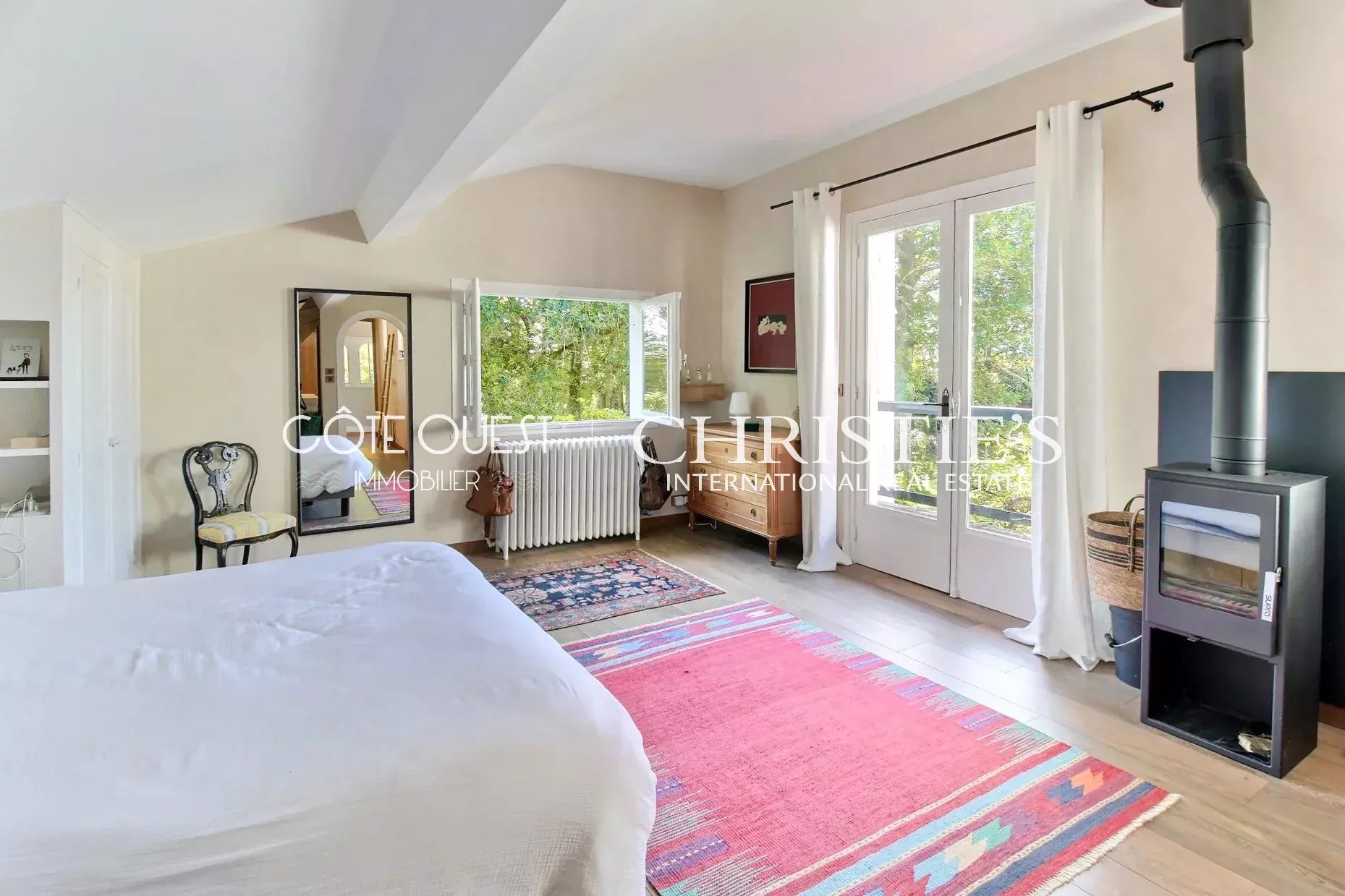 6 Bedroom Villa/Townhouse's Image 8