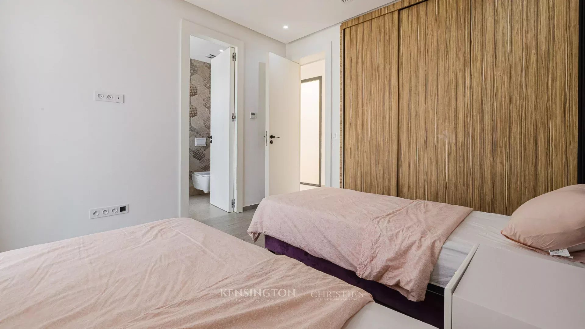 5 Bedroom Villa/Townhouse's Image 24
