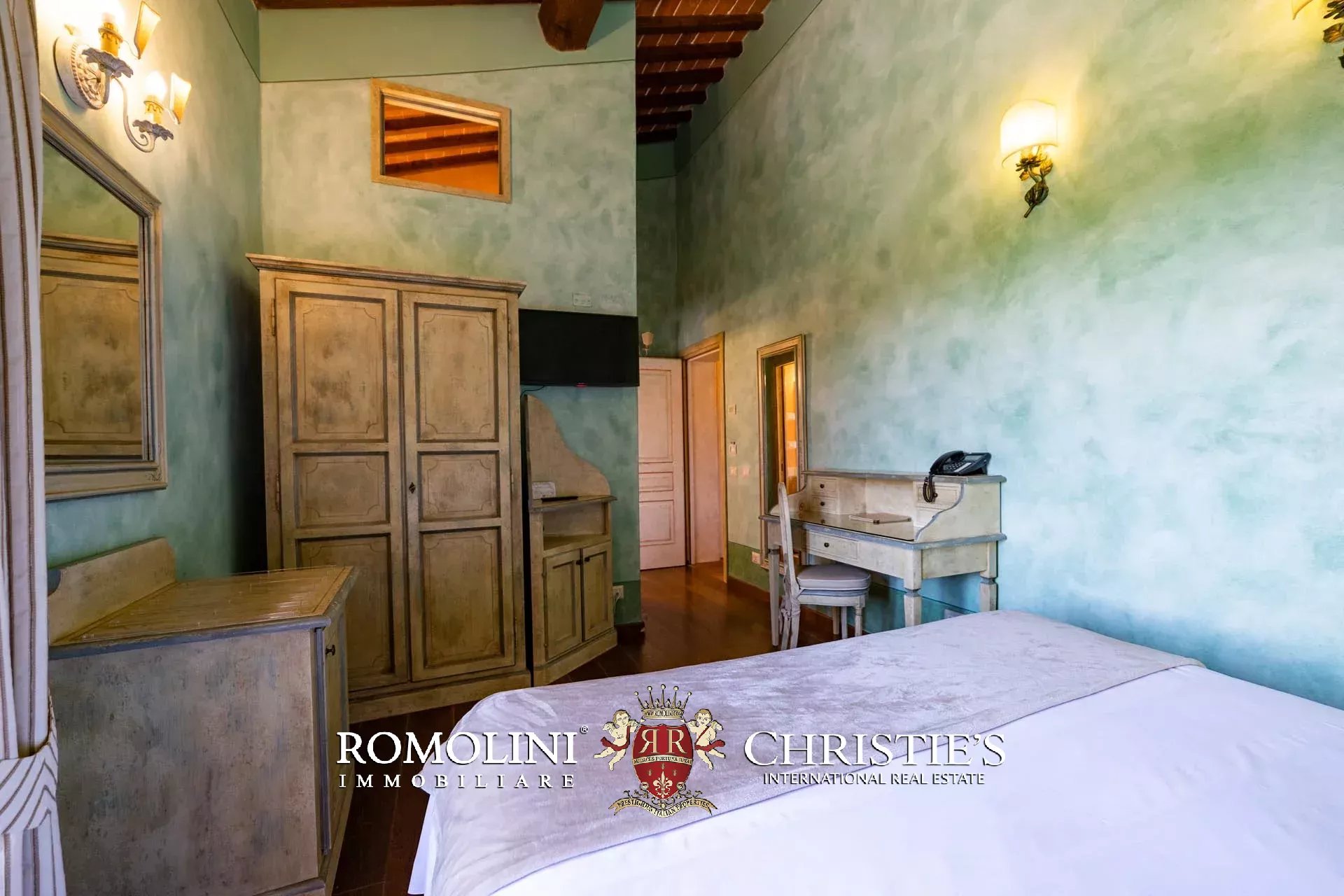 14 Bedroom Villa/Townhouse's Image 81