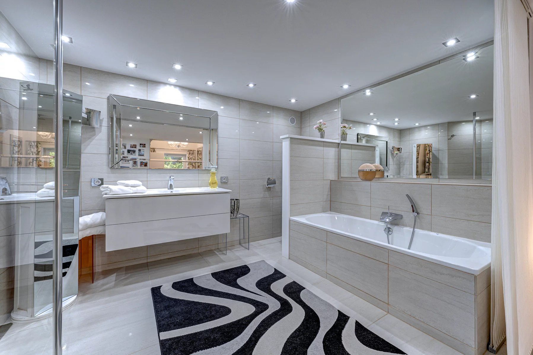 Photo of MORZINE - Elegant 5 bedroom chalet in Morzine