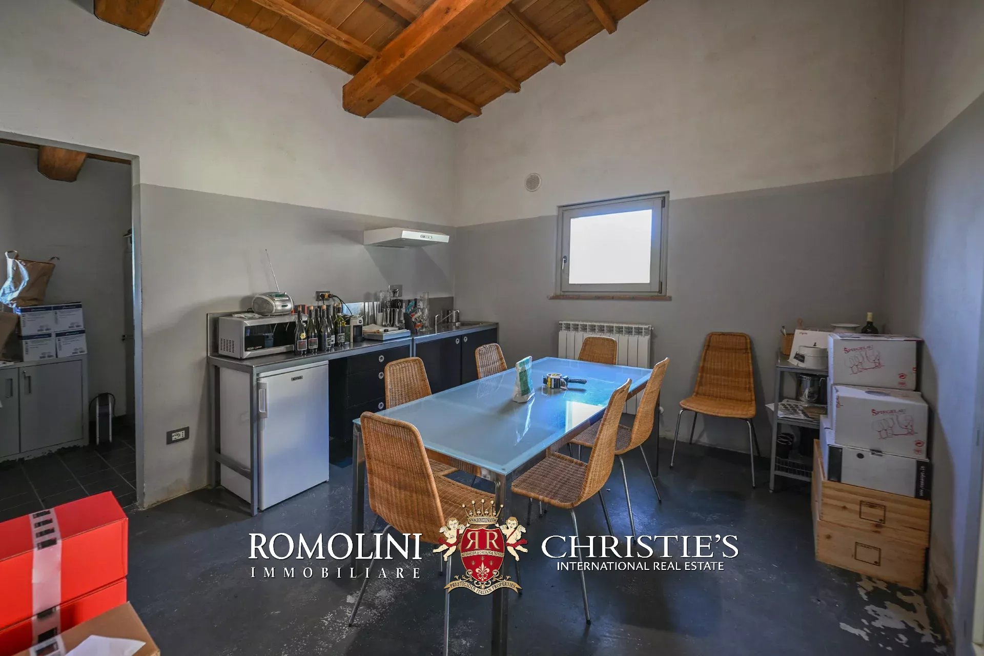 6 Bedroom Vineyard's Image 8