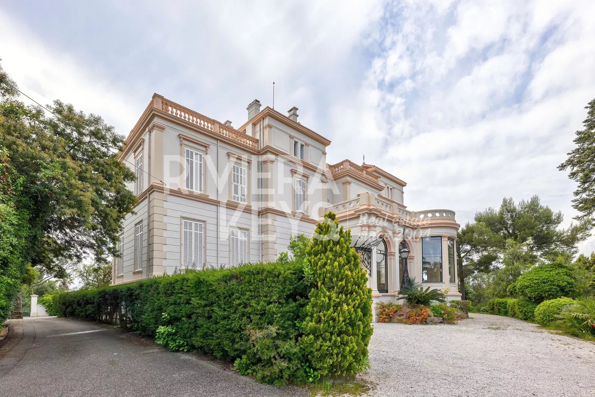 SAINT-RAPHAËL: Elegant 5-rumslägenhet i en villa från Belle Époque