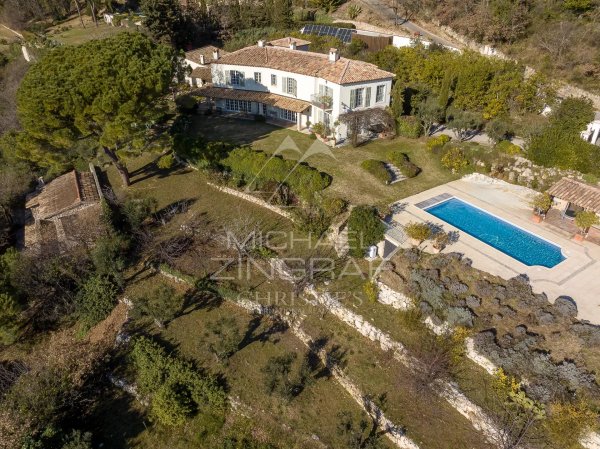 EXCLUSIVE PROPERTY WITH SEA VIEW — photo 1