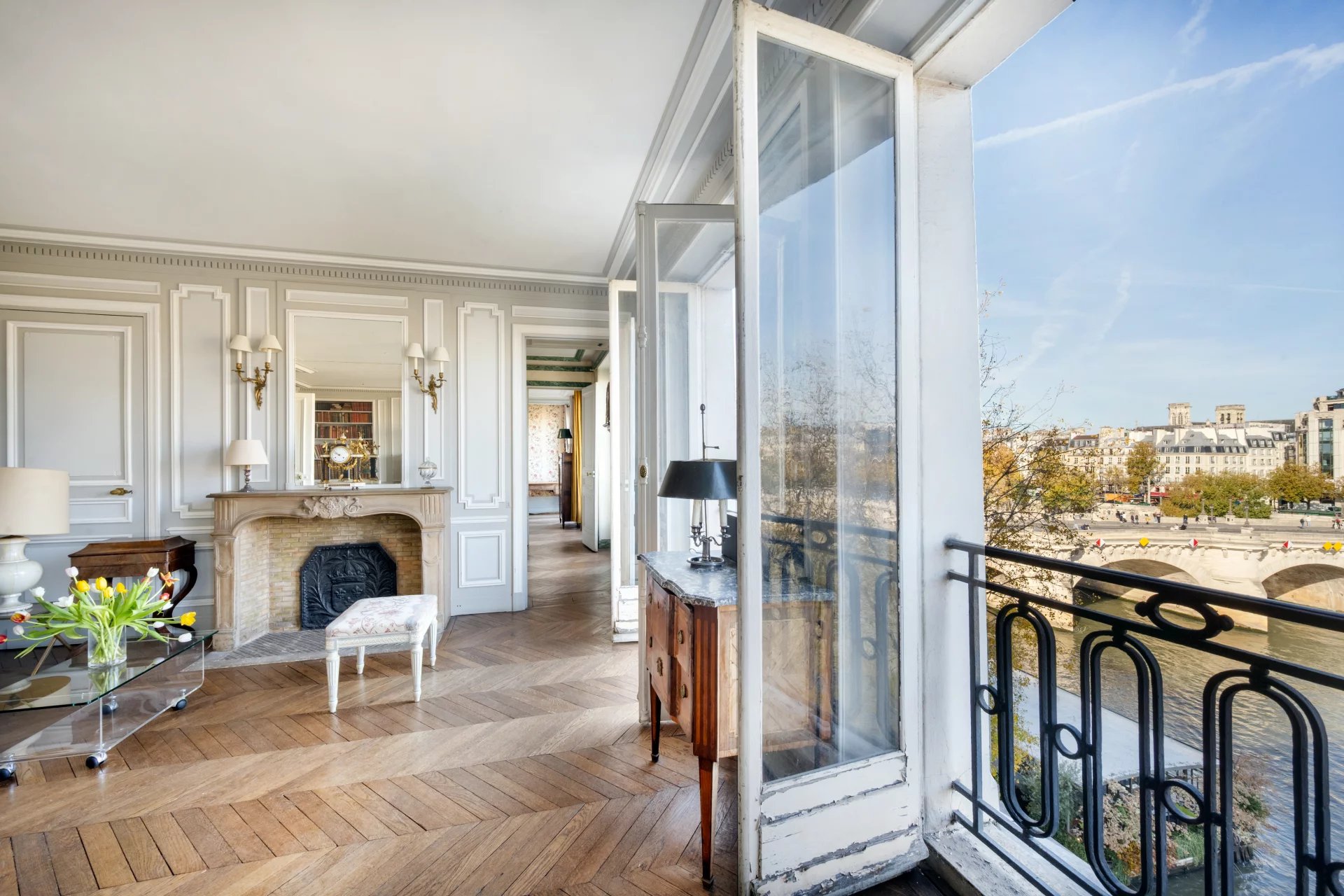 Sale Apartment Paris 1st Saint-Germain-l'Auxerrois