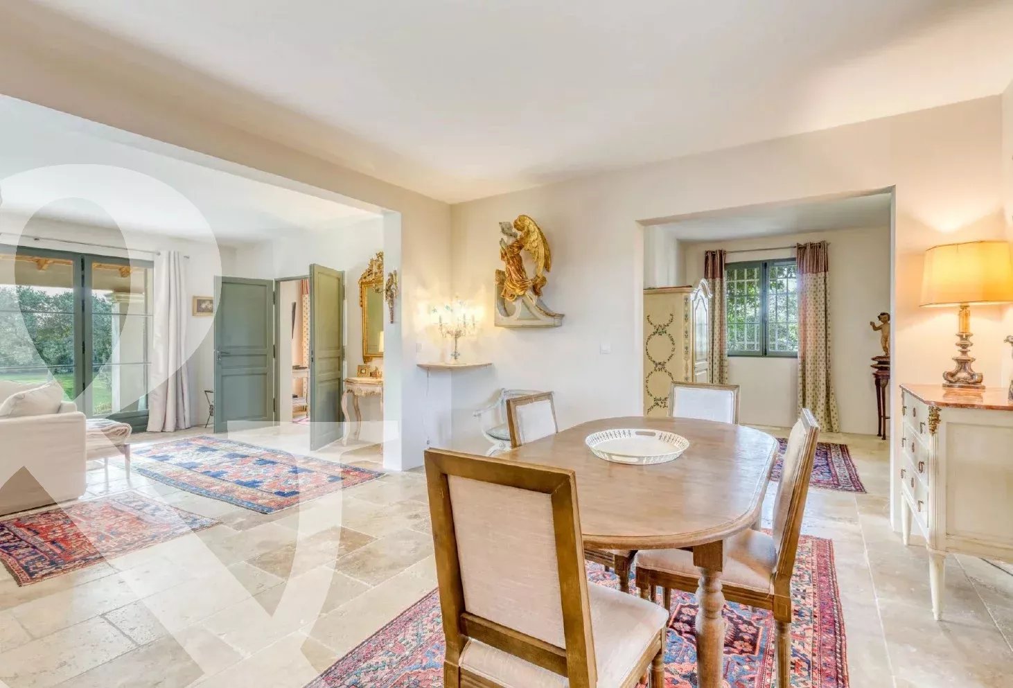 AU CALME DANS UN TRES BEAU PARC