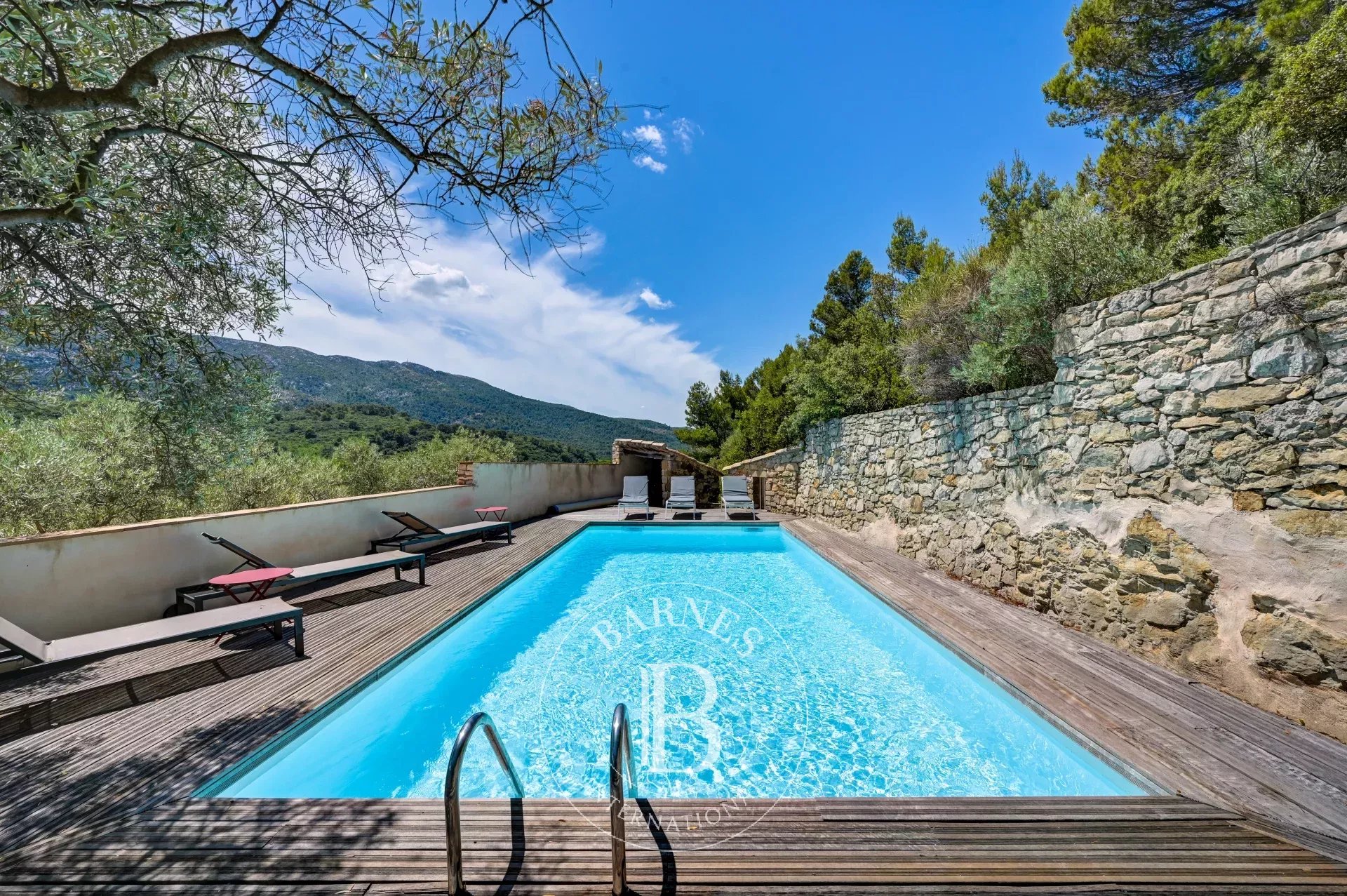 AIX-EN-PROVENCE – HOUSE 286 SQM – 6 BEDROOMS – SWIMMING POOL – PANORAMIC VIEW – GARDEN 3,500 SQM