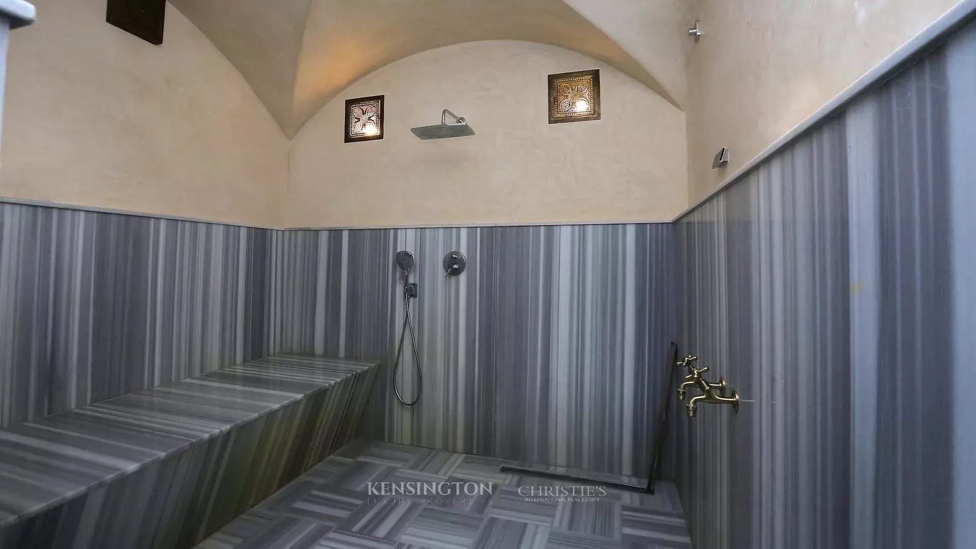 5 Bedroom Villa/Townhouse's Image 14