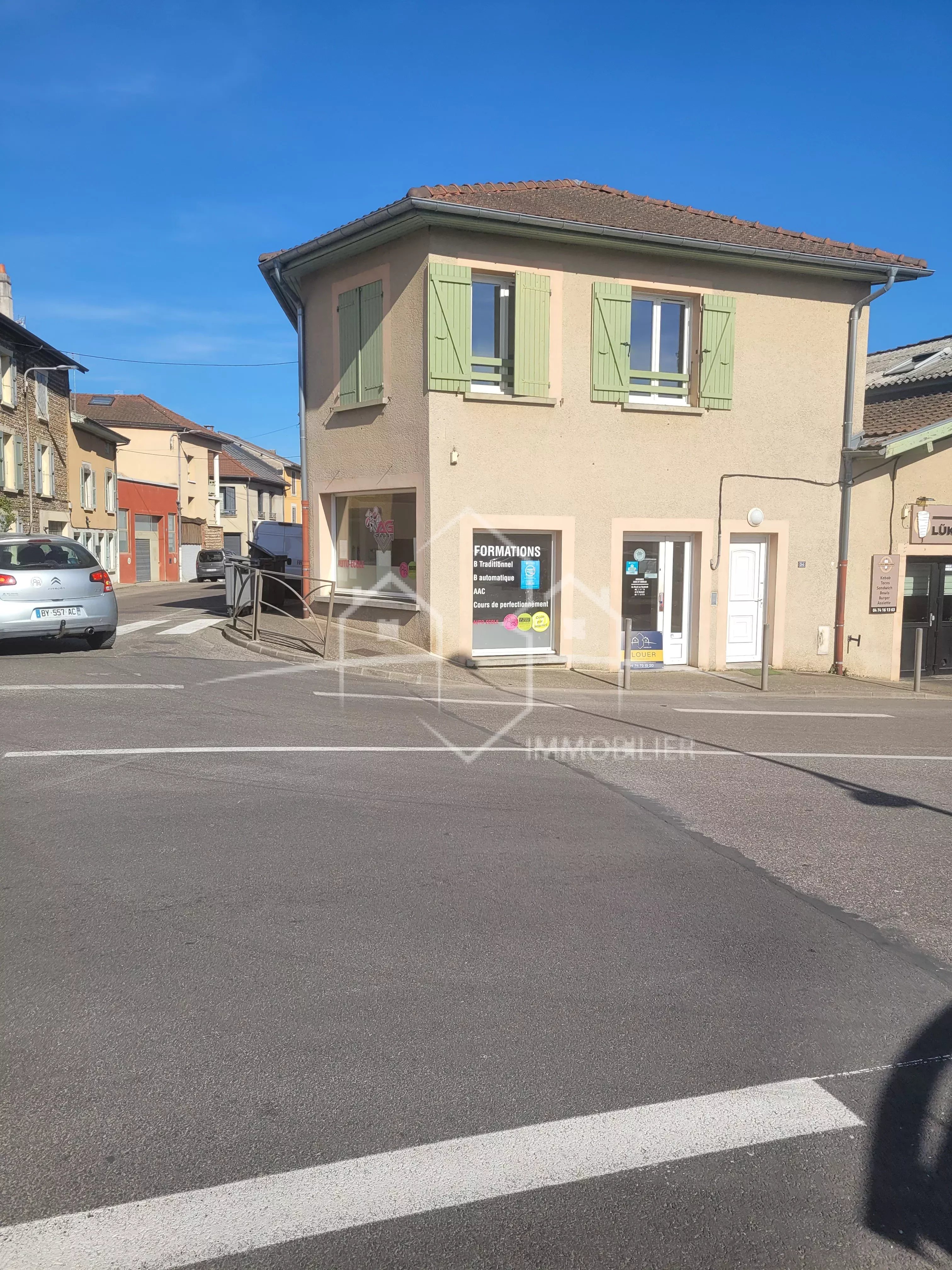 LOCAL COMMERCIAL La Cote St Andre