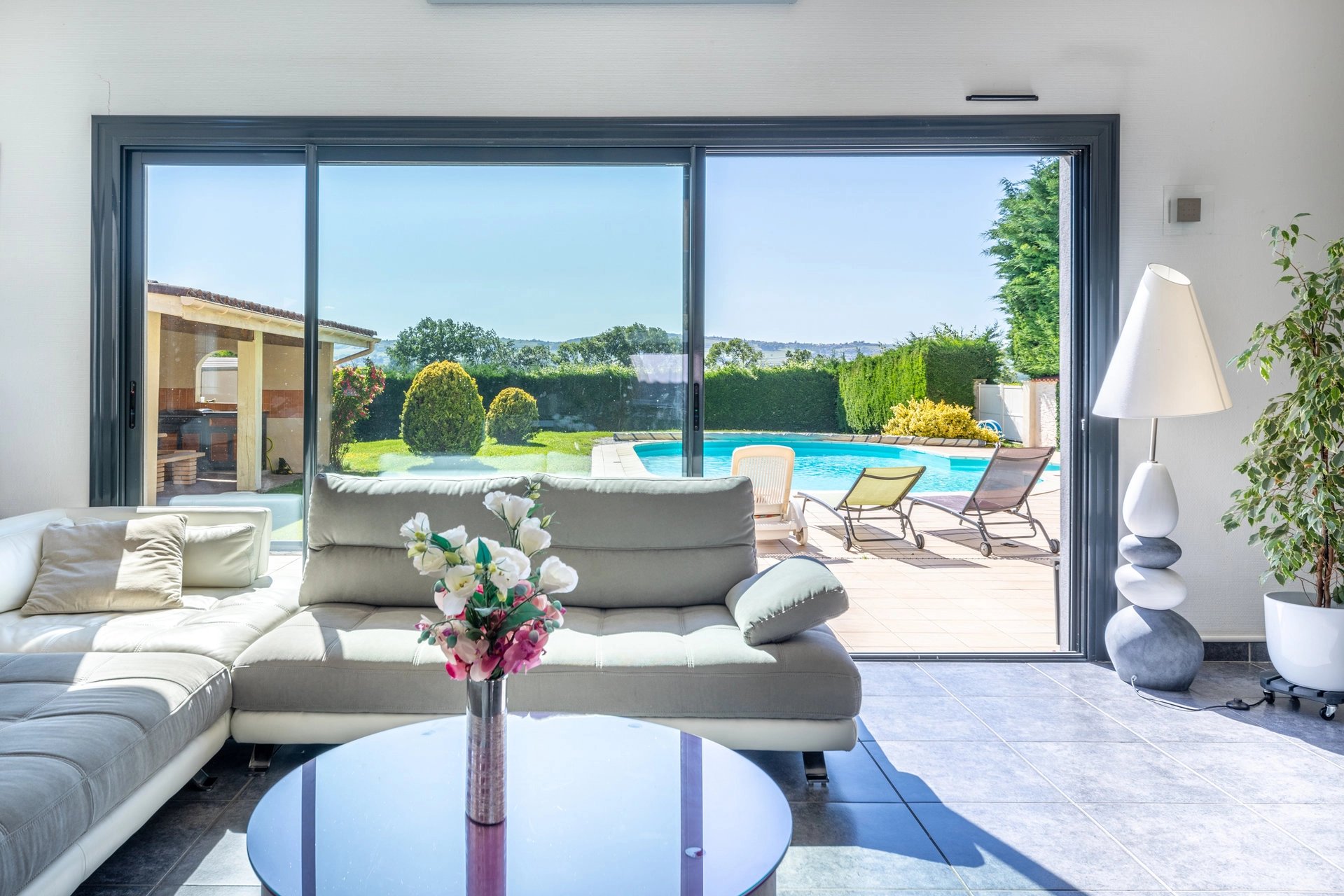 Maison moderne avec piscine entre Chasselay et Anse