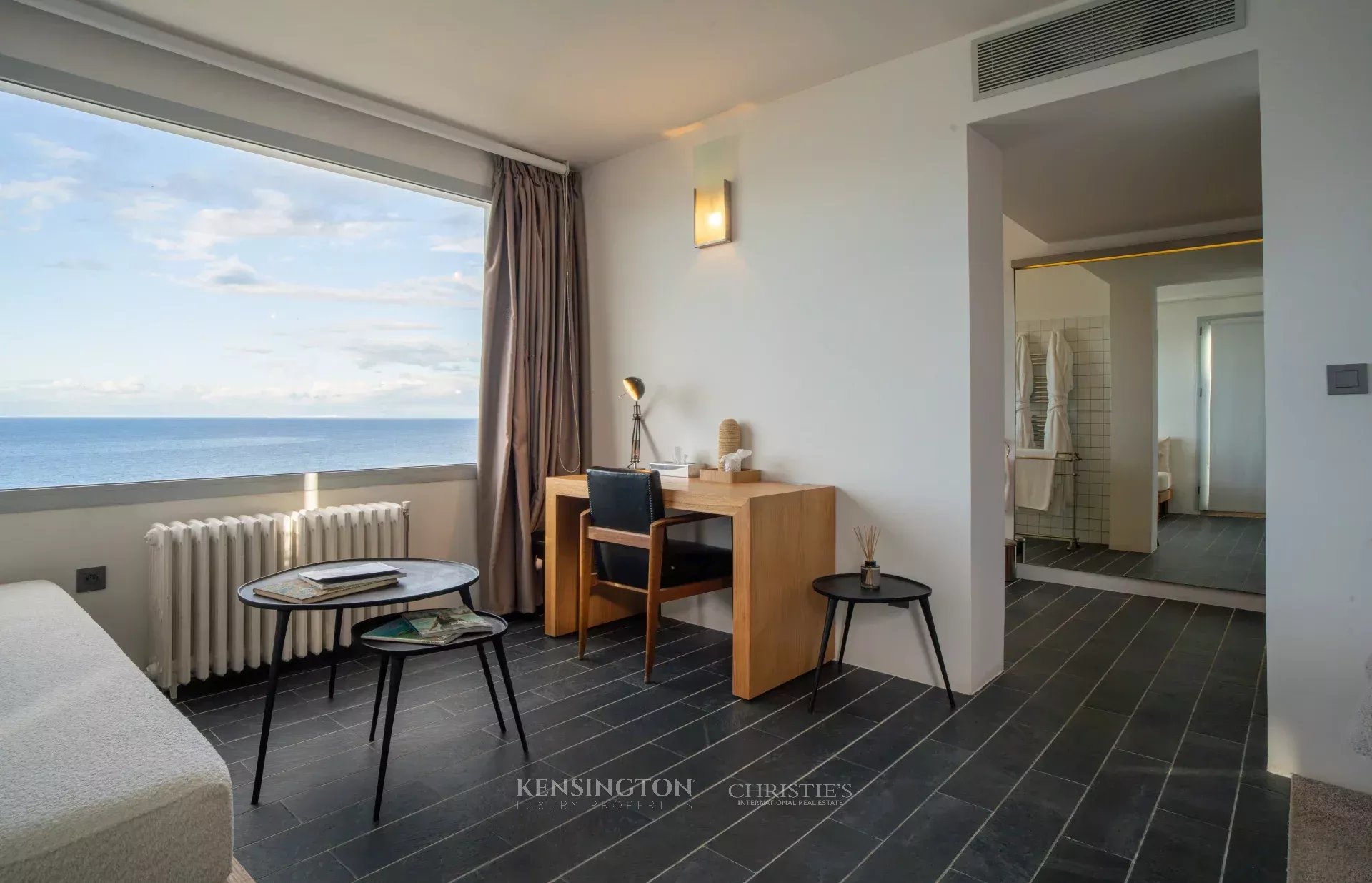6 Bedroom Villa/Townhouse's Image 37