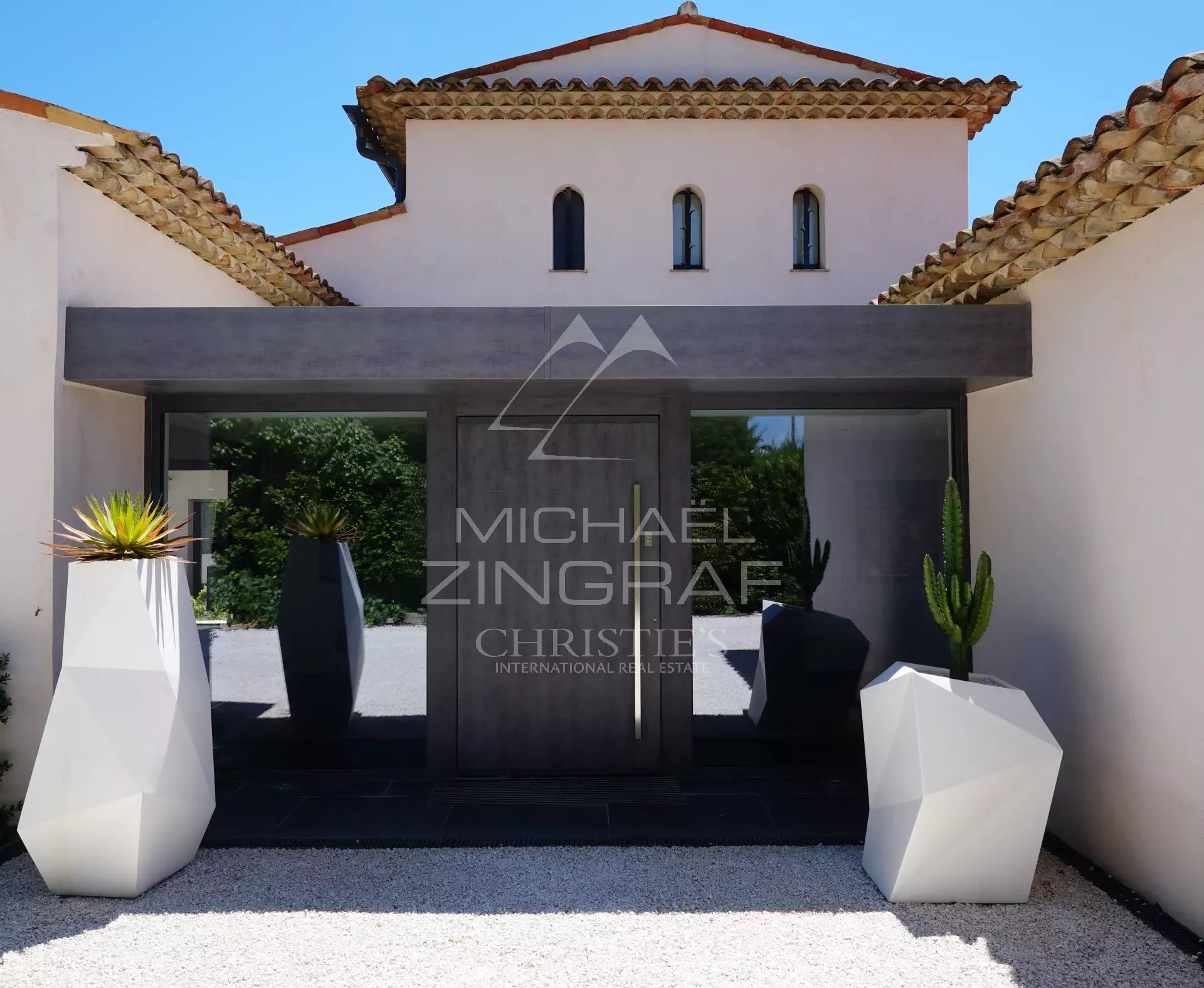 6 Bedroom Villa/Townhouse's Image 3