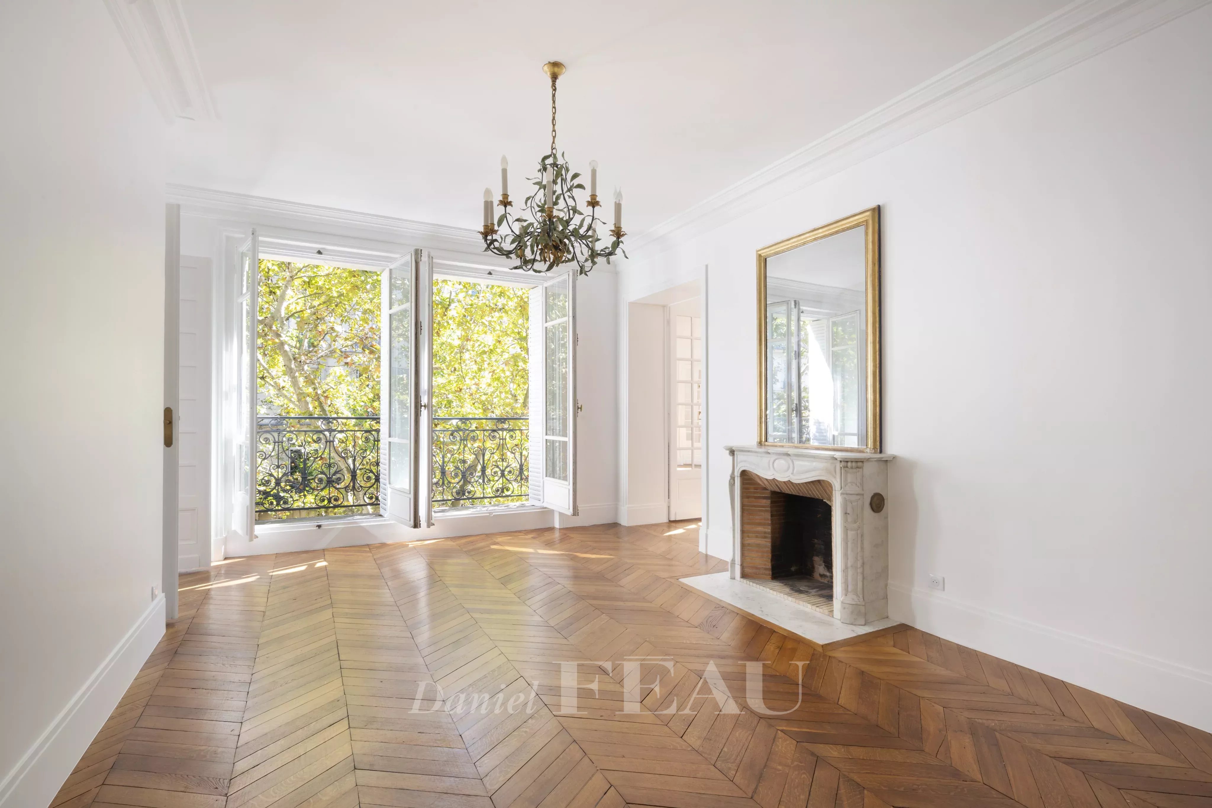 Sale Apartment Paris 16th