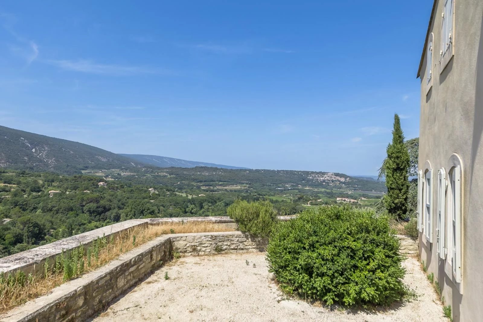 Superbe bastide rénovée avec piscine dans le village