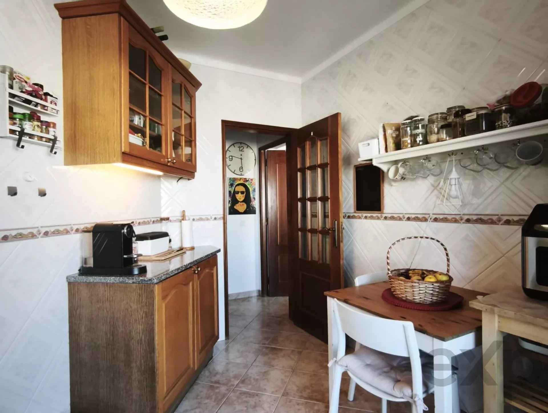 Converted T2 last floor apartment – Alvor, Portimão 8500-451 image 11
