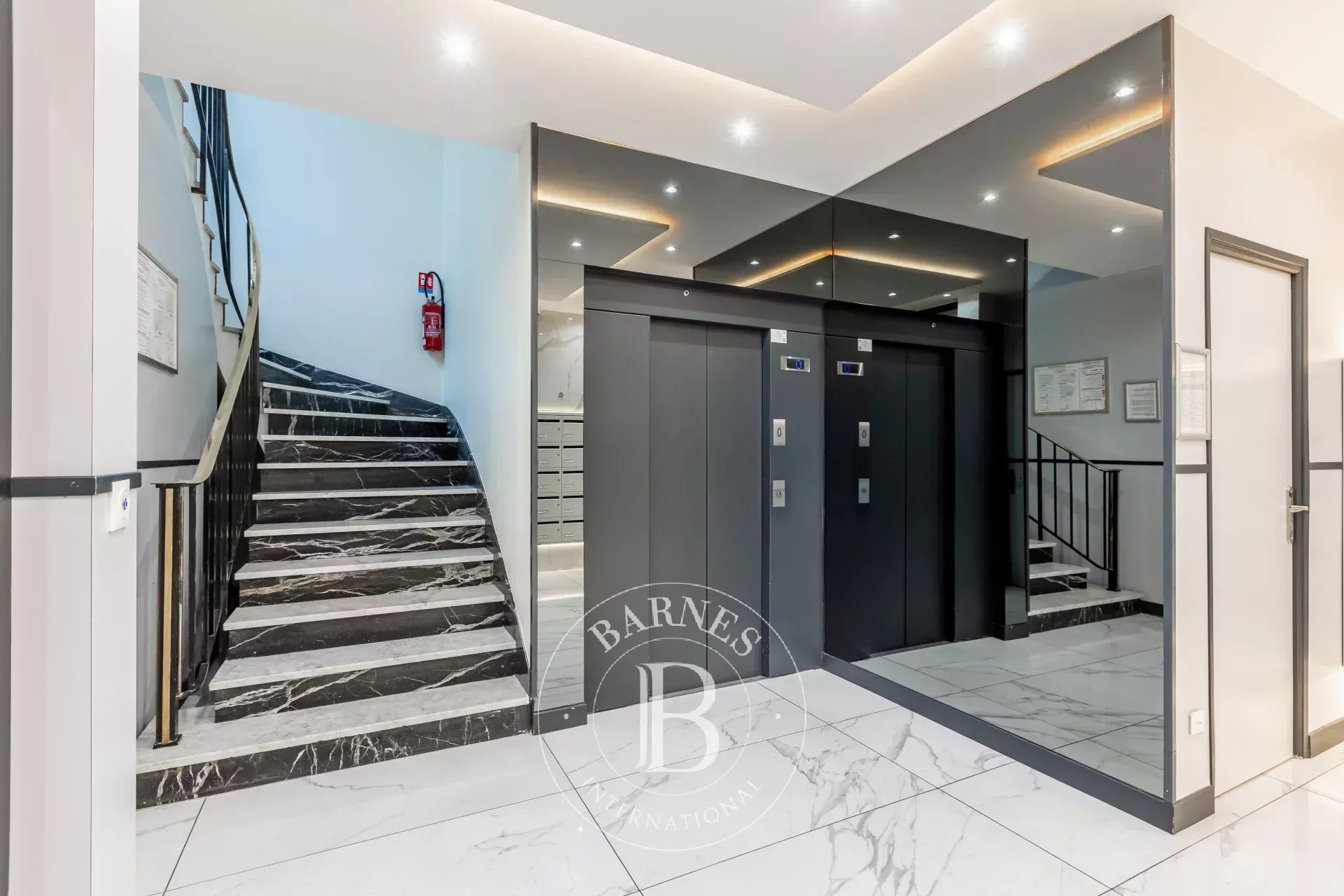 Daire Paris 8ème - picture 5