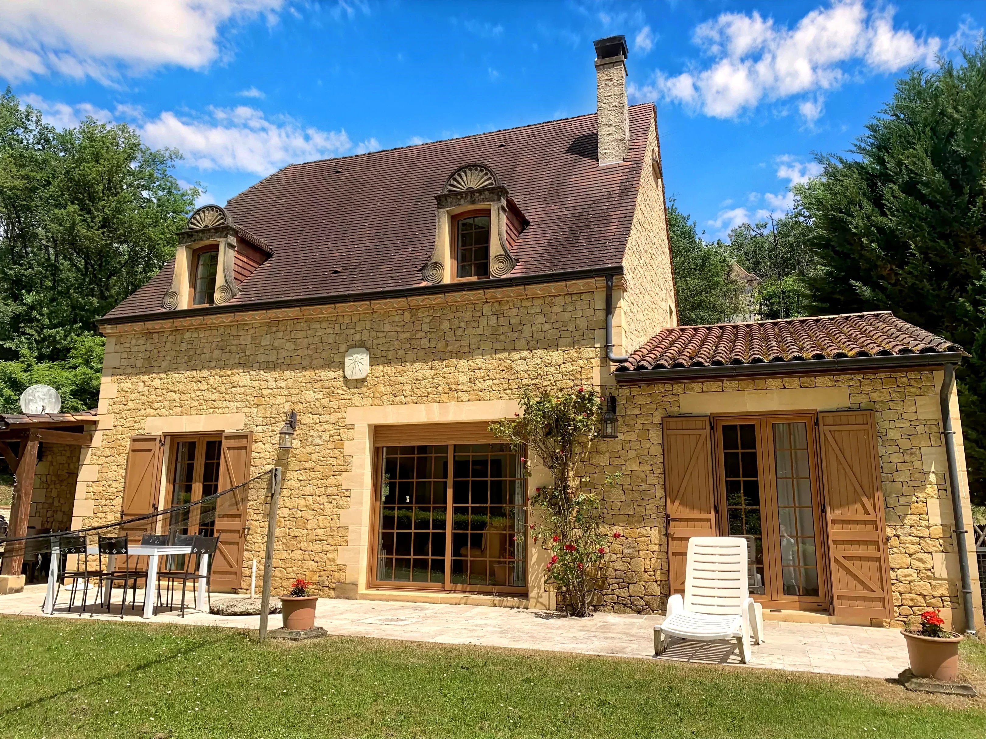 Maison offrant 3 Chambres avec Piscine près de Beynac-et-Cazenac