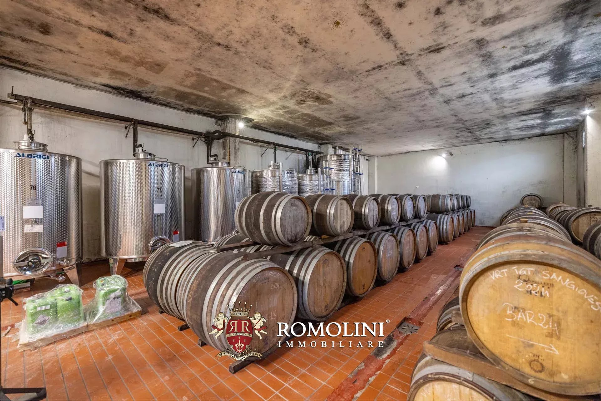 35 Bedroom Vineyard's Image 81