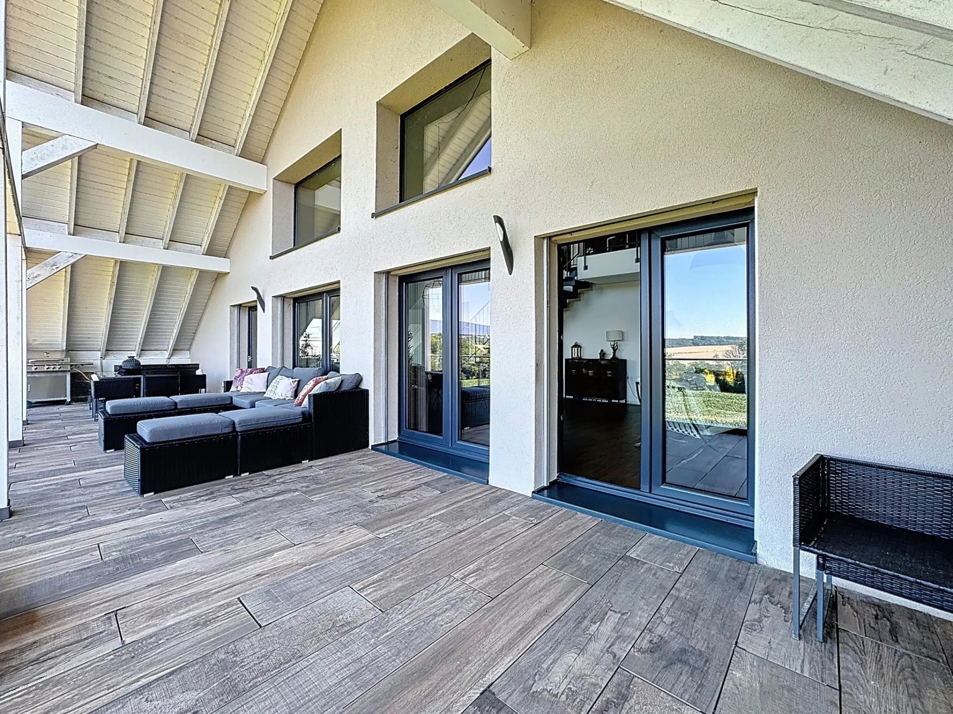 Attique avec balcon-terrasse