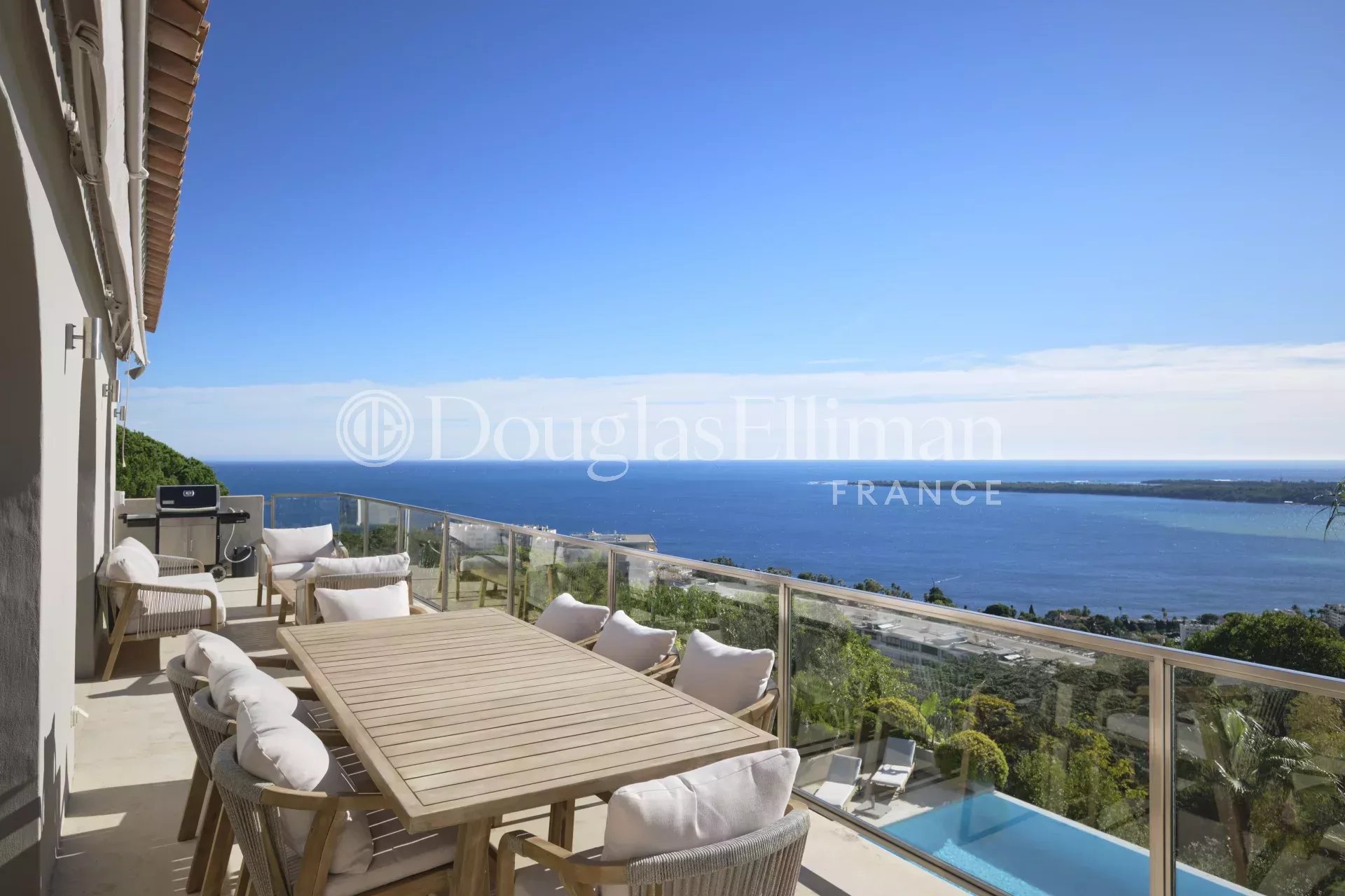 CANNES CALIFORNIE – Splendide villa avec vue mer panoramique - Image nᵒ3