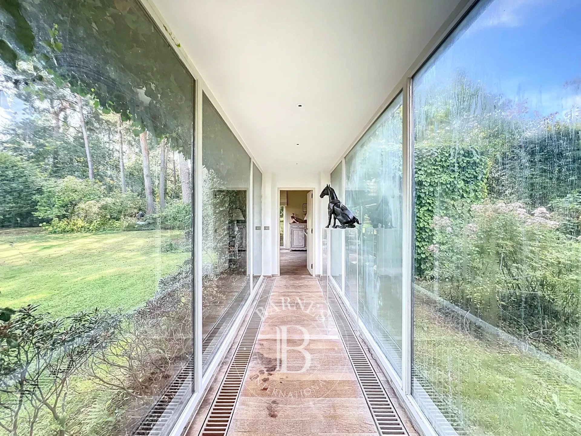 Uccle - Sublime villa Corbiau sur un beau terrain arboré