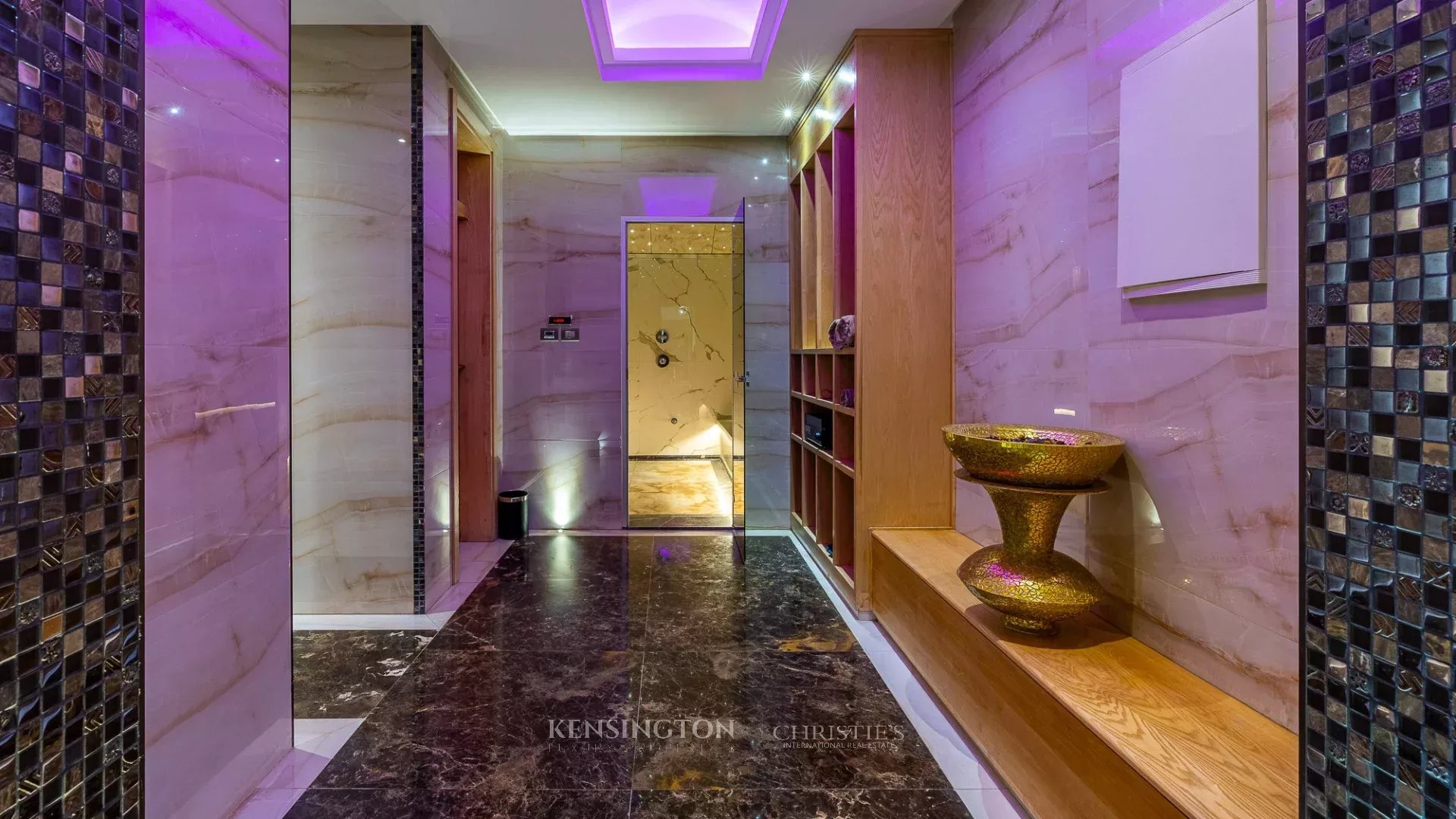 6 Bedroom Villa/Townhouse's Image 31