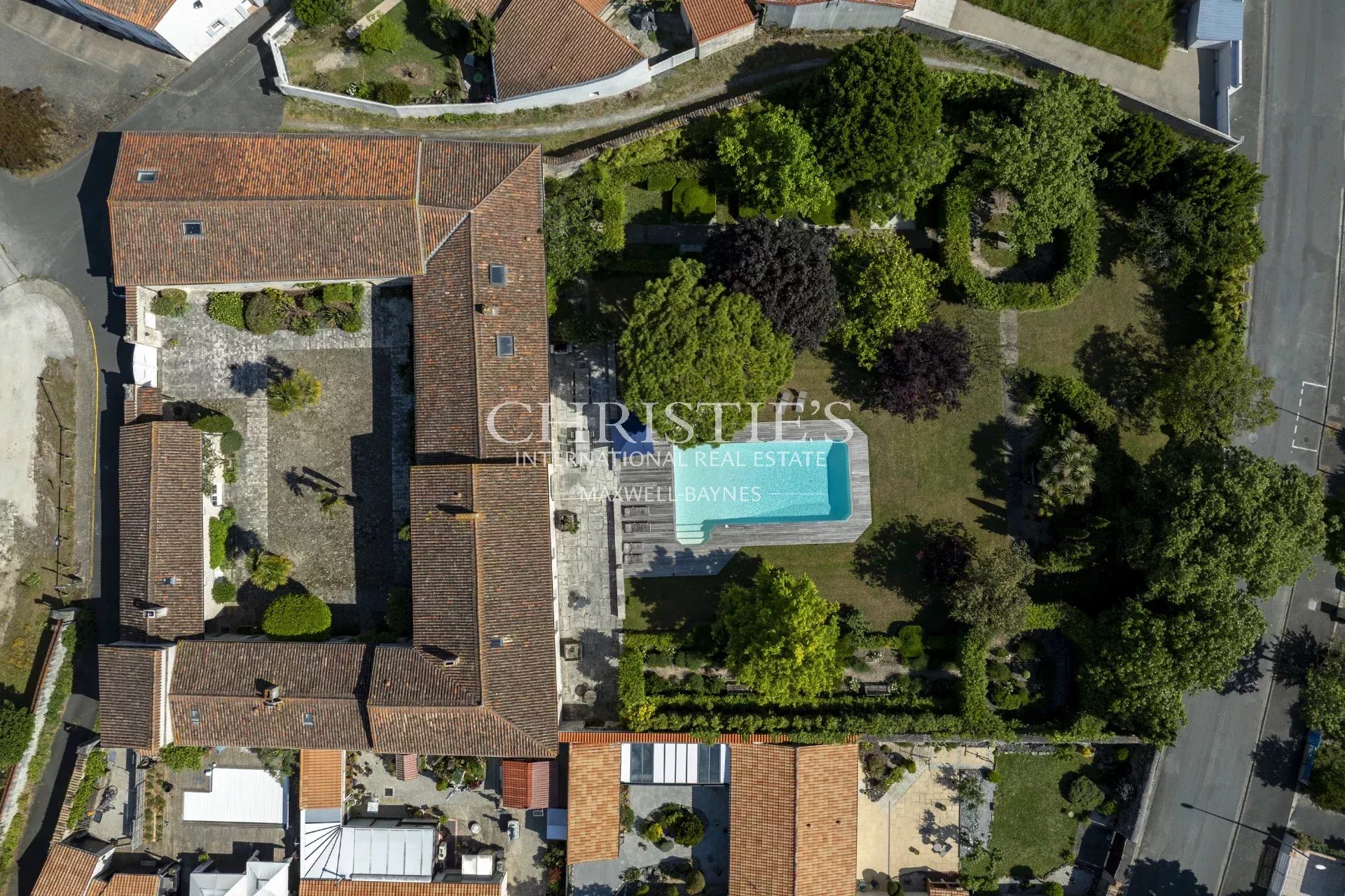 10 Bedroom Villa/Townhouse's Image 37