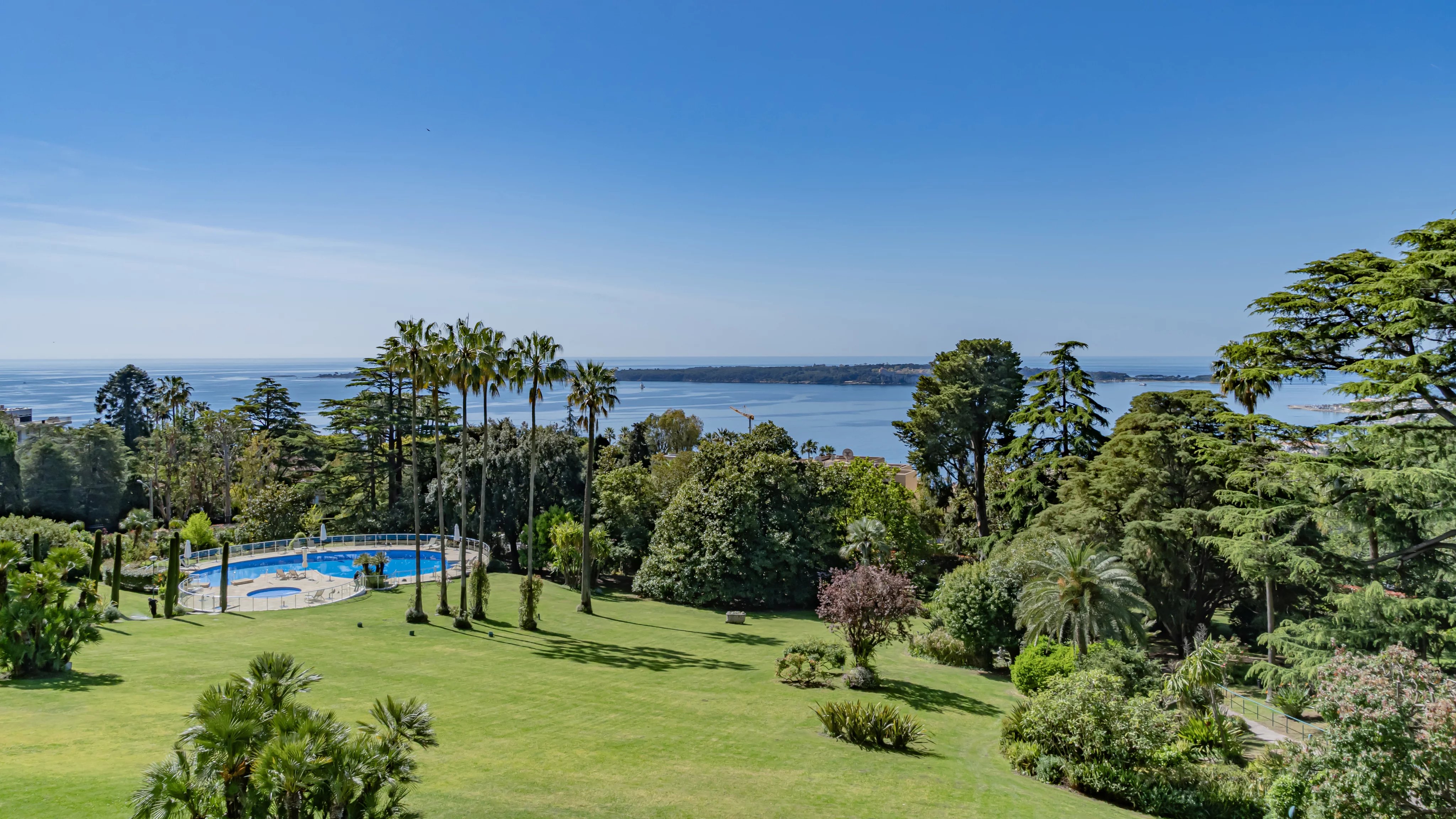 Sole agent - Magnificent apartment Sea and park view