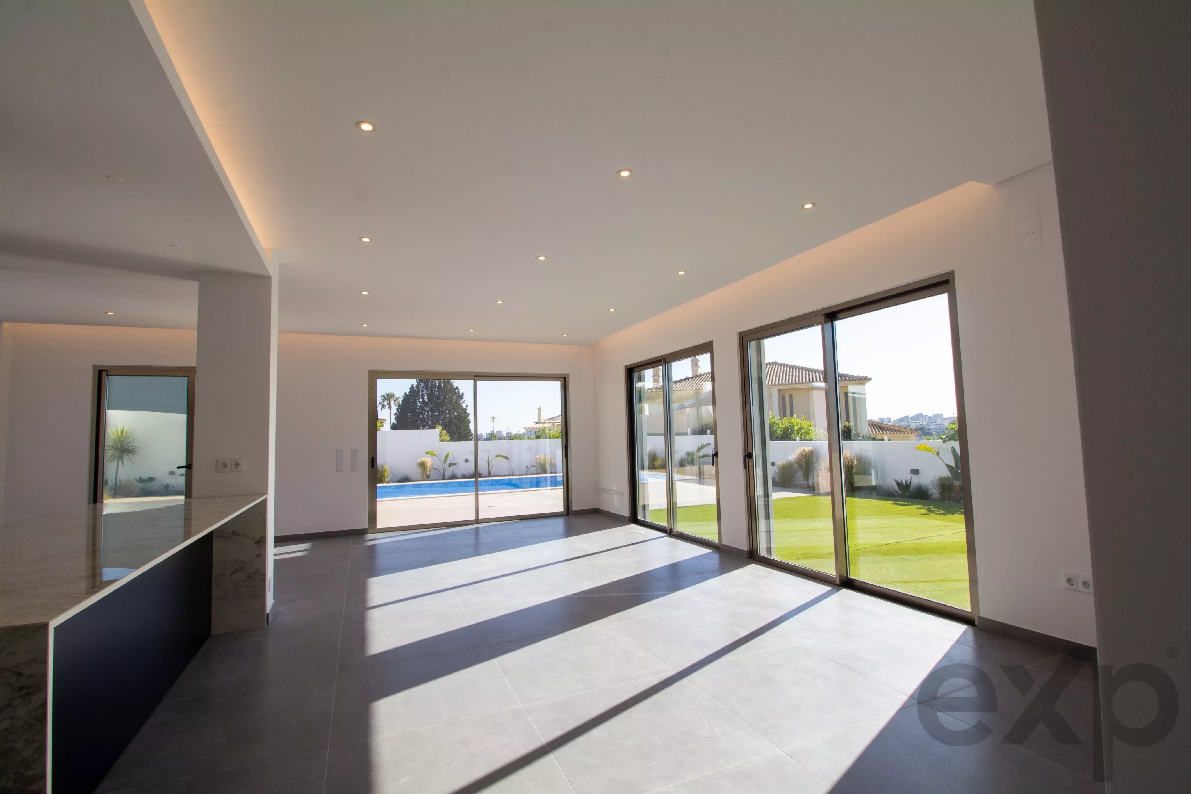 Luxury Contemporary Home with Sea View in Ferragudo 87049638 image 1