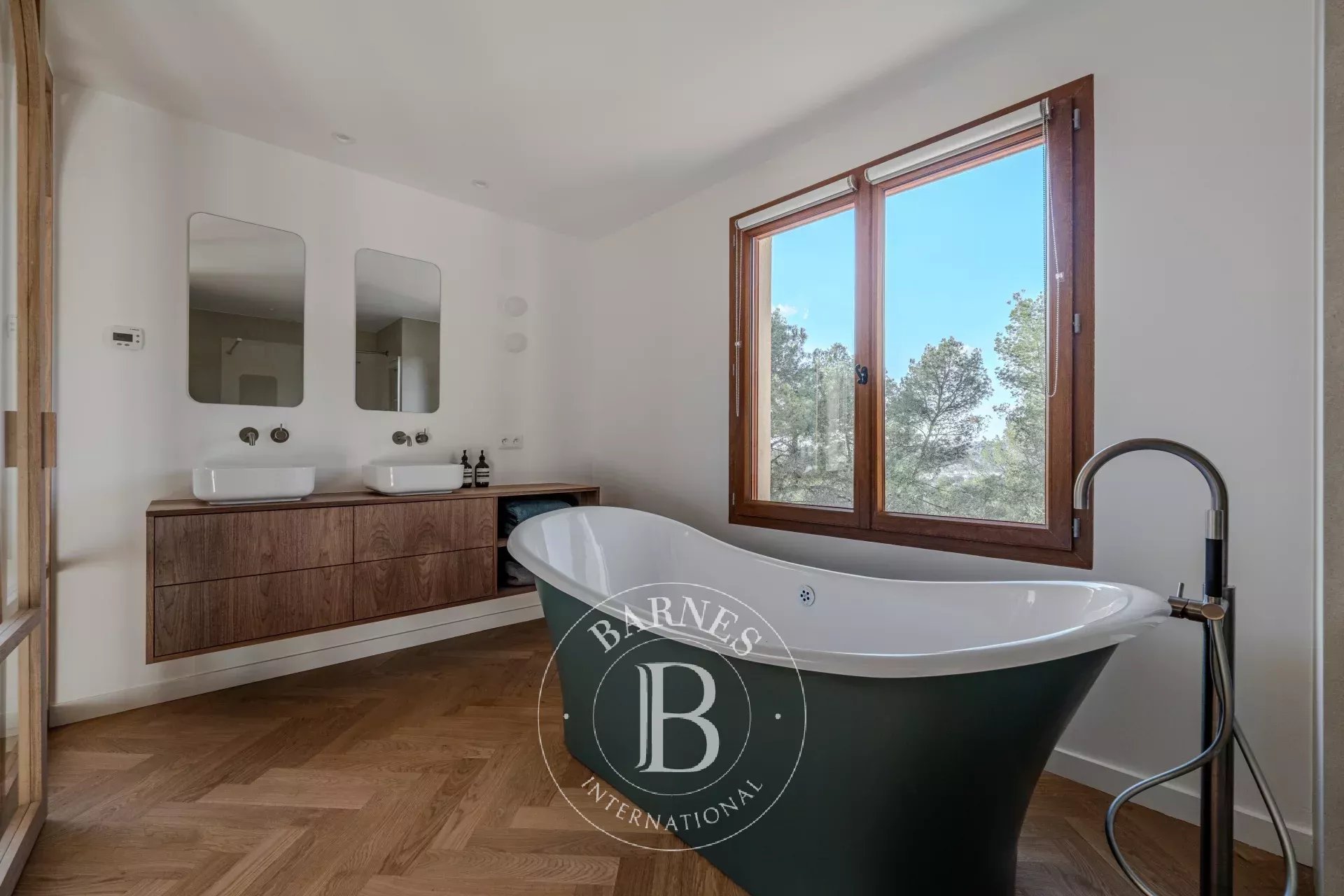 EXCLUSIVE - AIX-EN-PROVENCE - 19TH CENTURY FORMER HUNTING LODGE - 1000 SQM - 2 HA GARDEN - POOL - TENNIS COURT - PANORAMIC VIEW - picture 12 title=