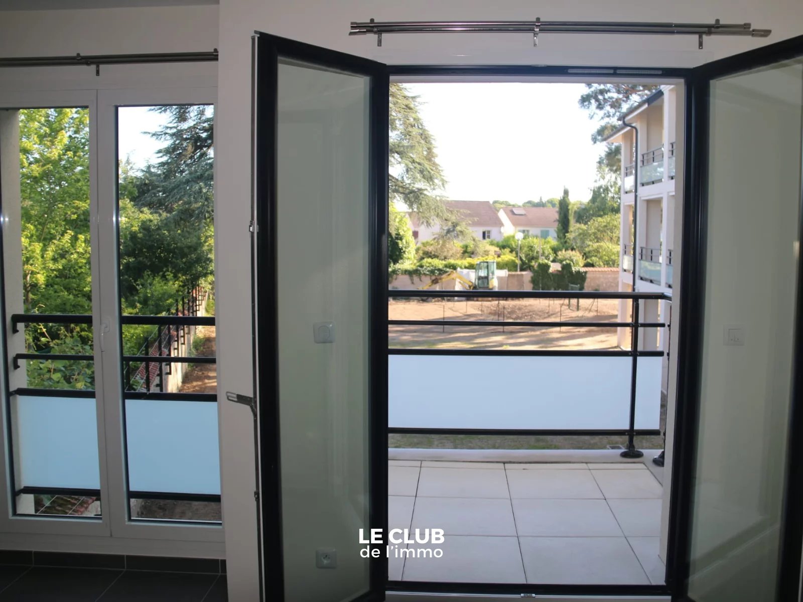 APPARTEMENT TYPE 2 - BALCON & GARAGE - Photo 3