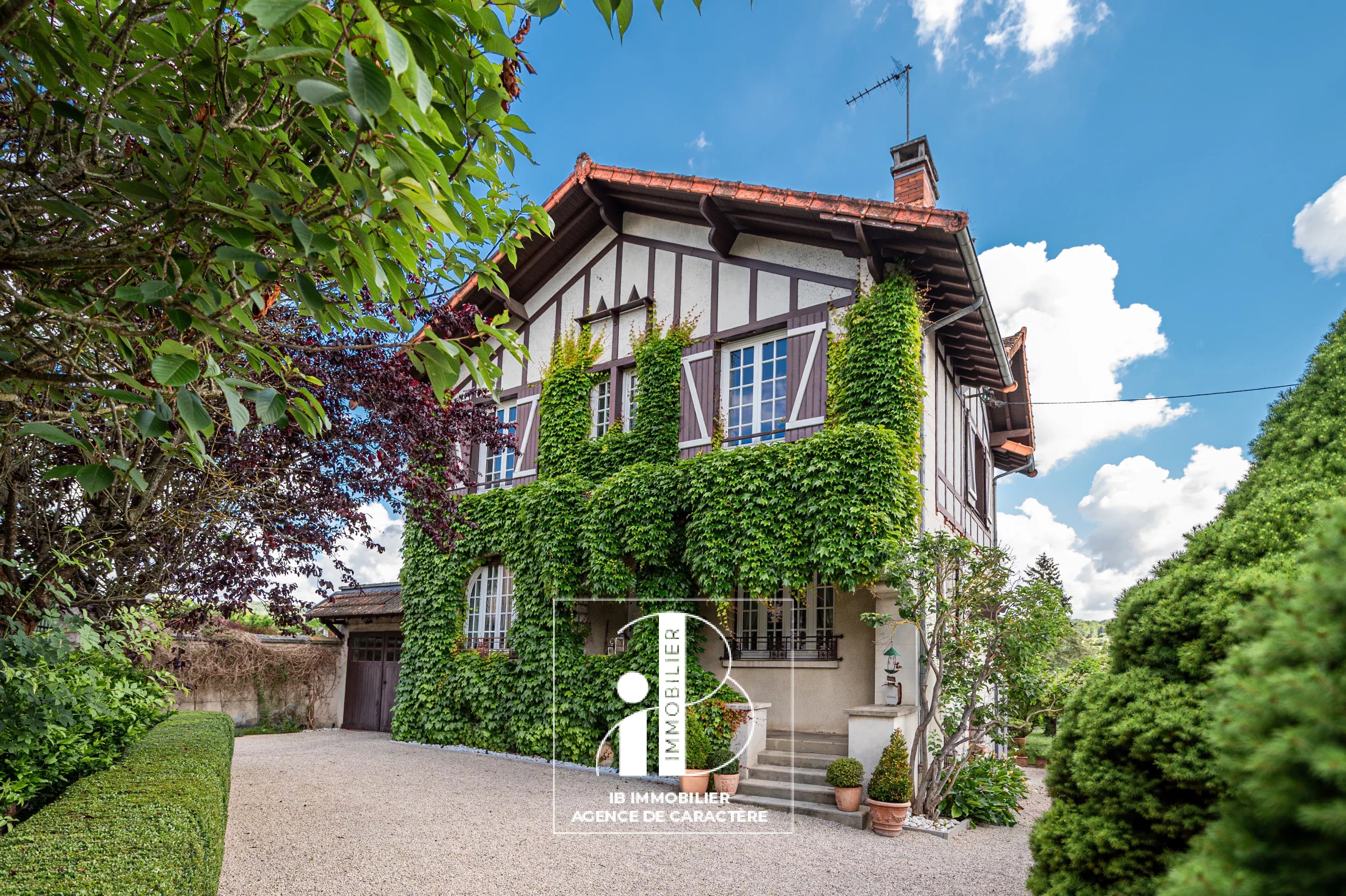 PROCHE FONTAINEBLEAU - THOMERY -  VILLAGE ENTRE SEINE ET FORET - MAISON DE CARACTERE 170m² au sol / JARDIN 151