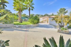 South Facing Villa for Sale in Roquefort Les Pins with Garden — photo 6 of 7