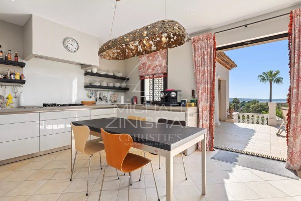Majestic 7-Bedroom Luxury Villa in Cannes with Panoramic Sea Views — photo 2