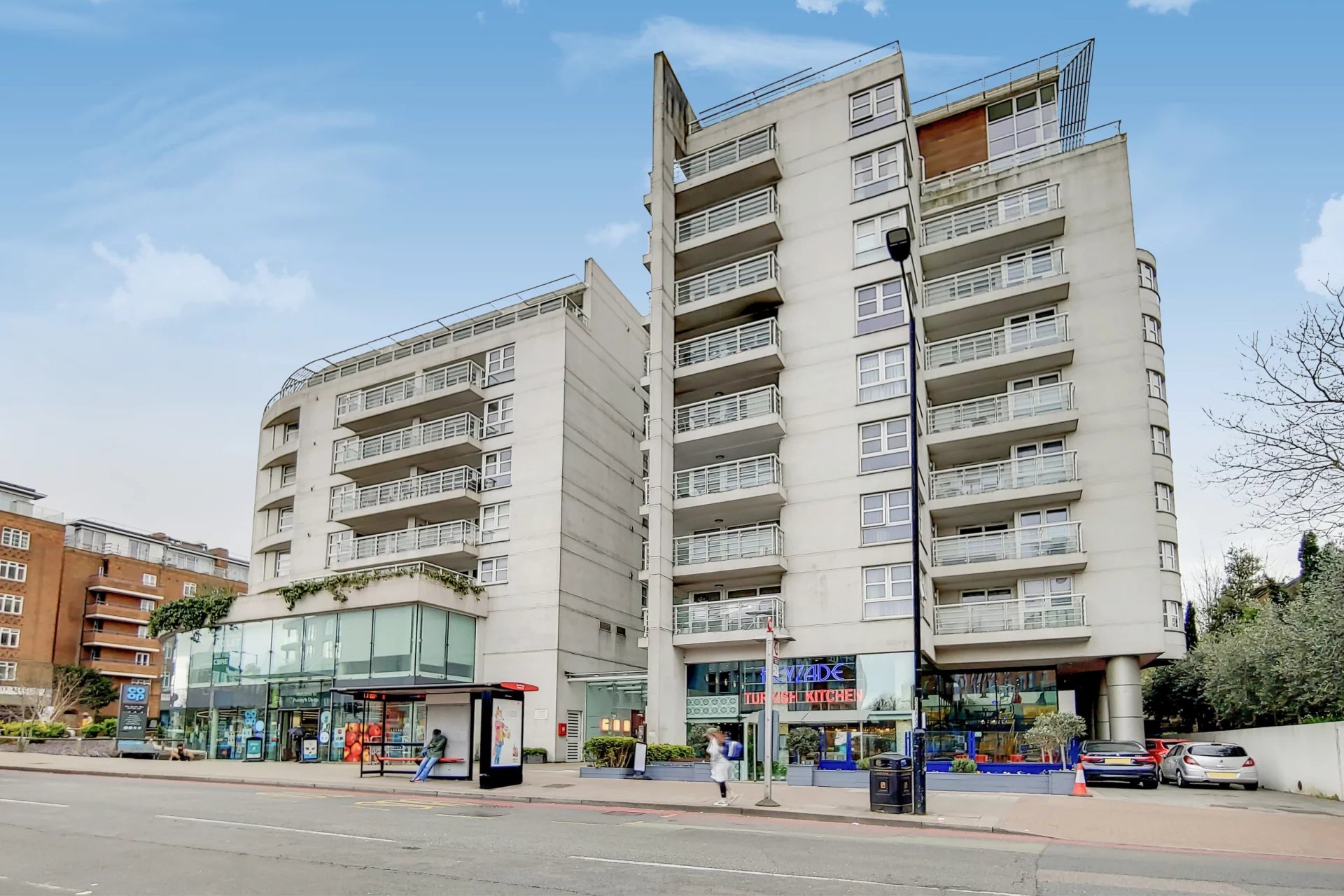 For Sale | London | SW15 | Apartment | 2 Bedrooms | 2 Bathrooms | 754 sqft | £ 550,000 | Ref: 86093042 |