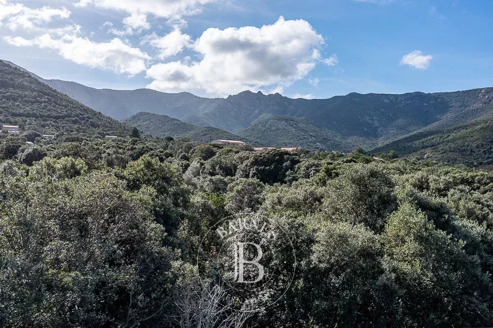 Exclusivité, Galeria, terrain à bâtir, vue montagnes, plage et commerces à pieds